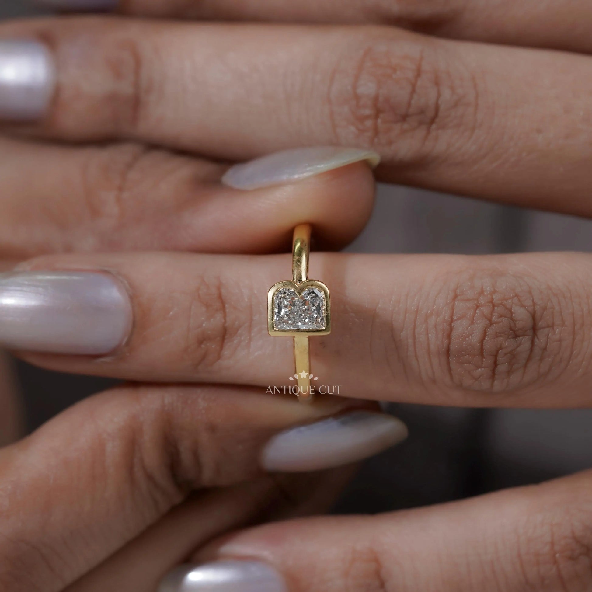 IGI certified letter B diamond ring