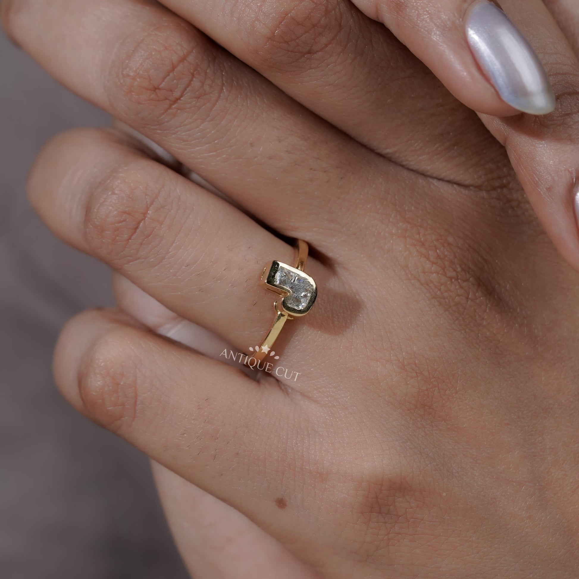 Elegant J shape ring front view yellow gold