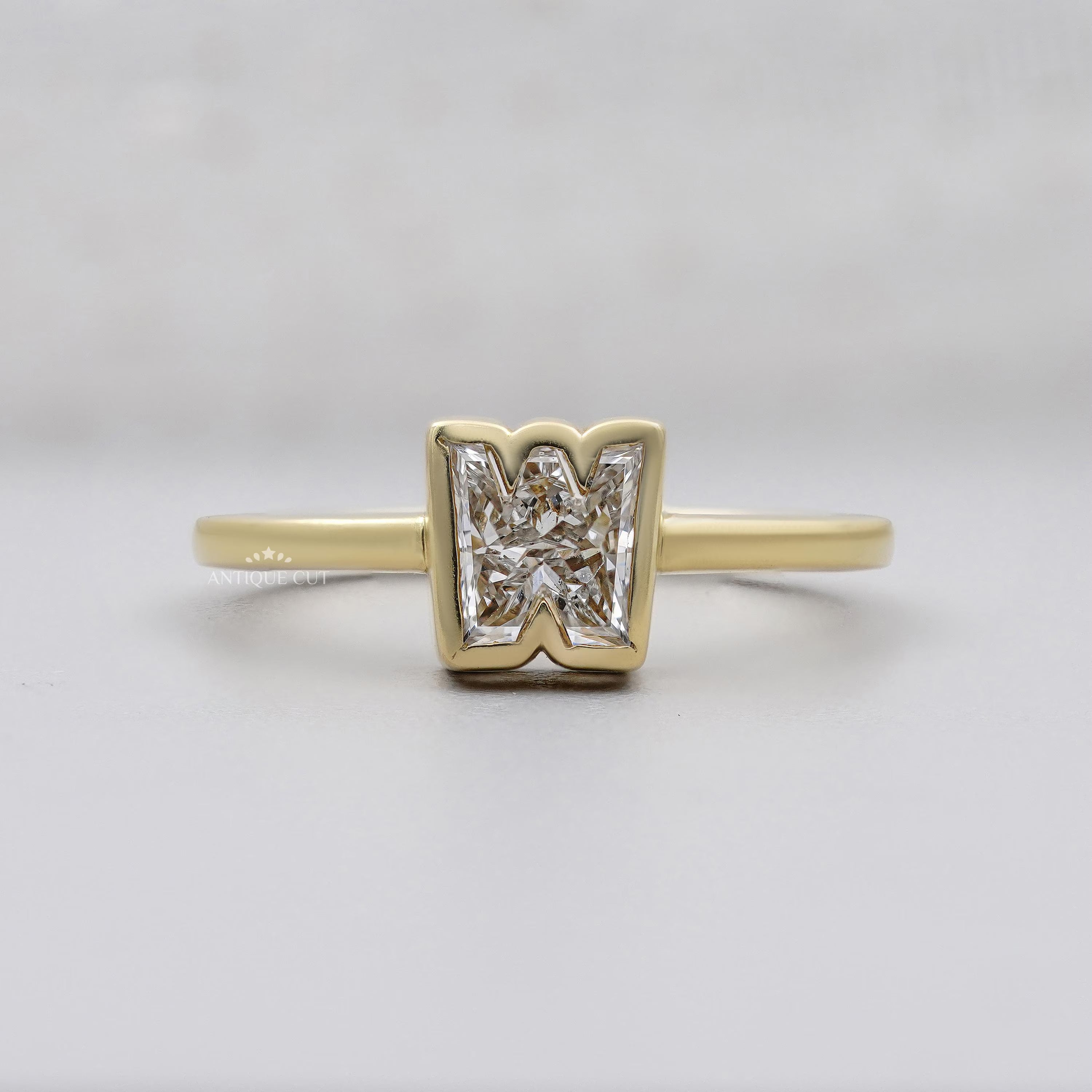 W alphabet diamond ring in yellow gold
