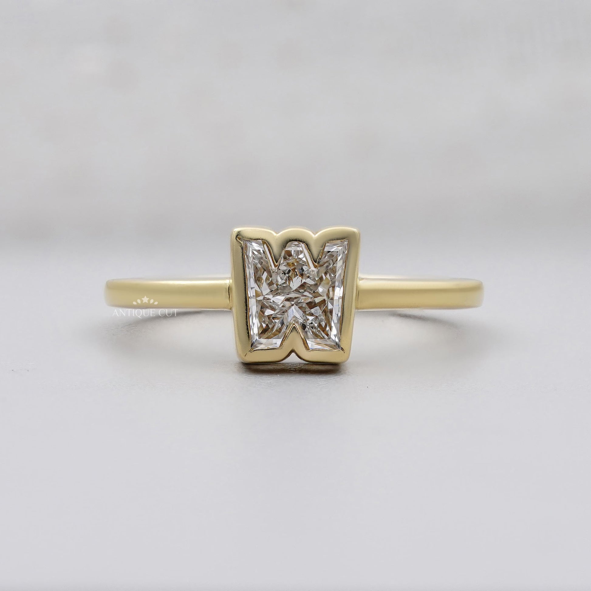 W alphabet diamond ring in yellow gold