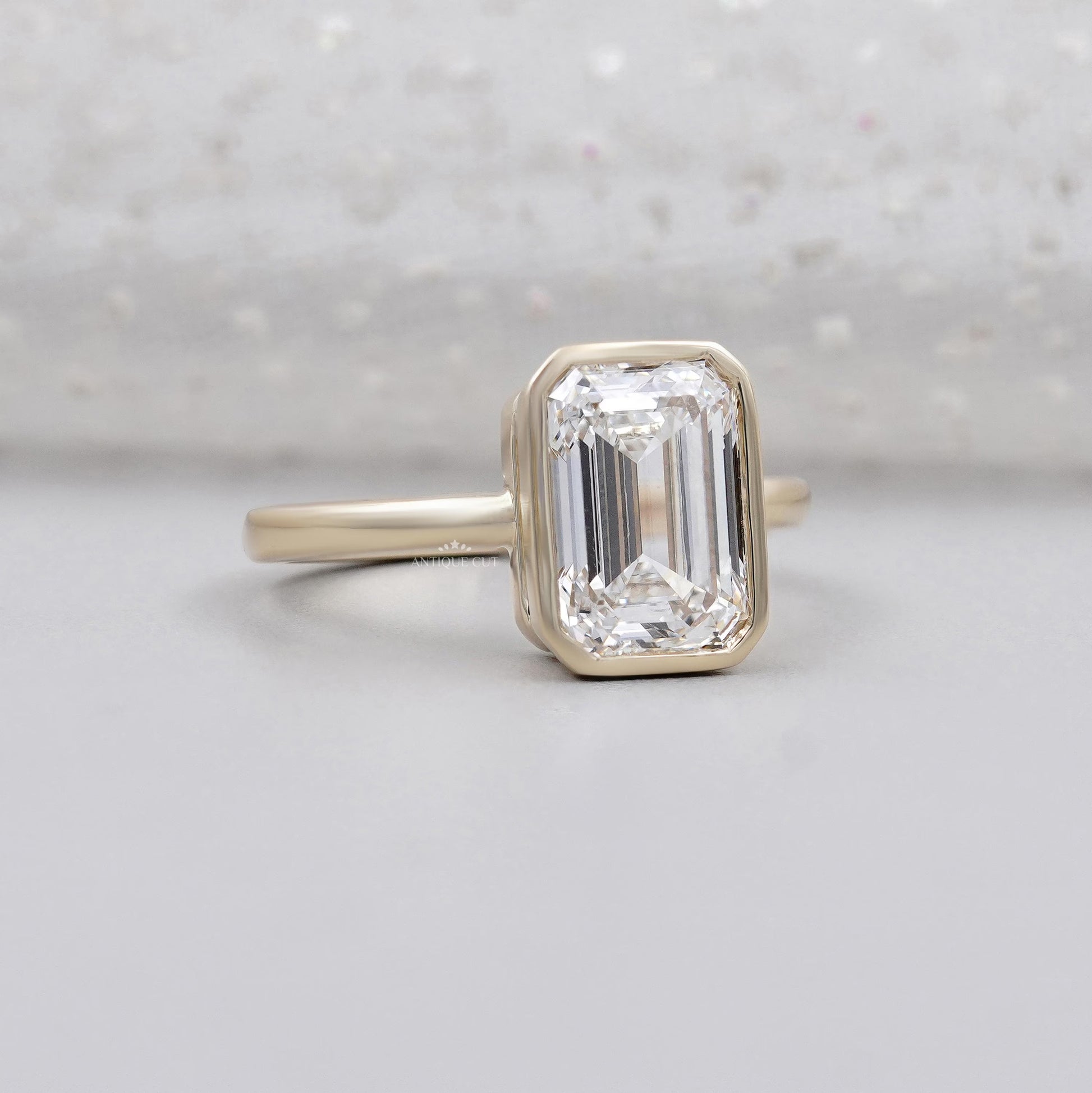 Yellow gold emerald ring with solitaire diamond
