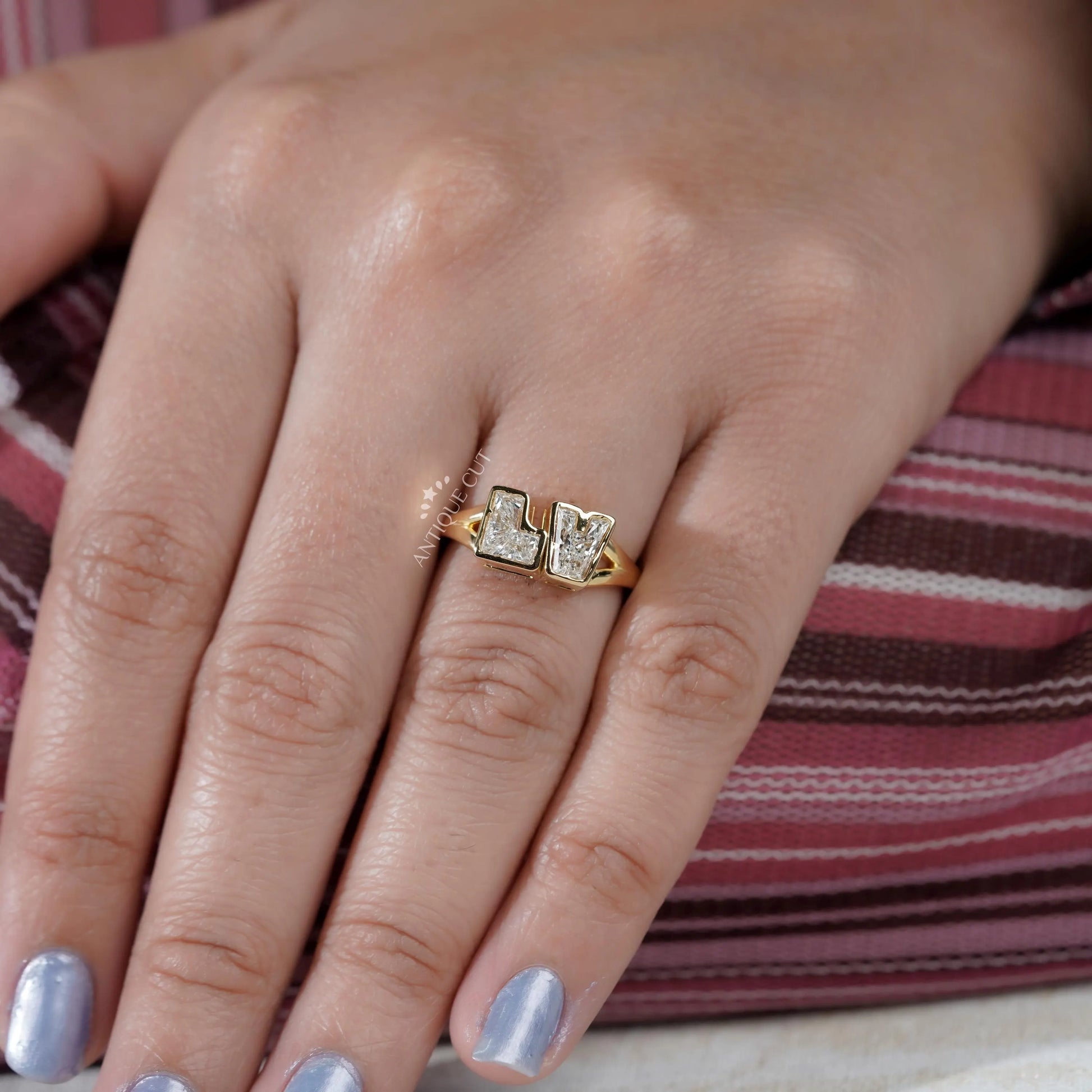 Modern LV gold letter ring