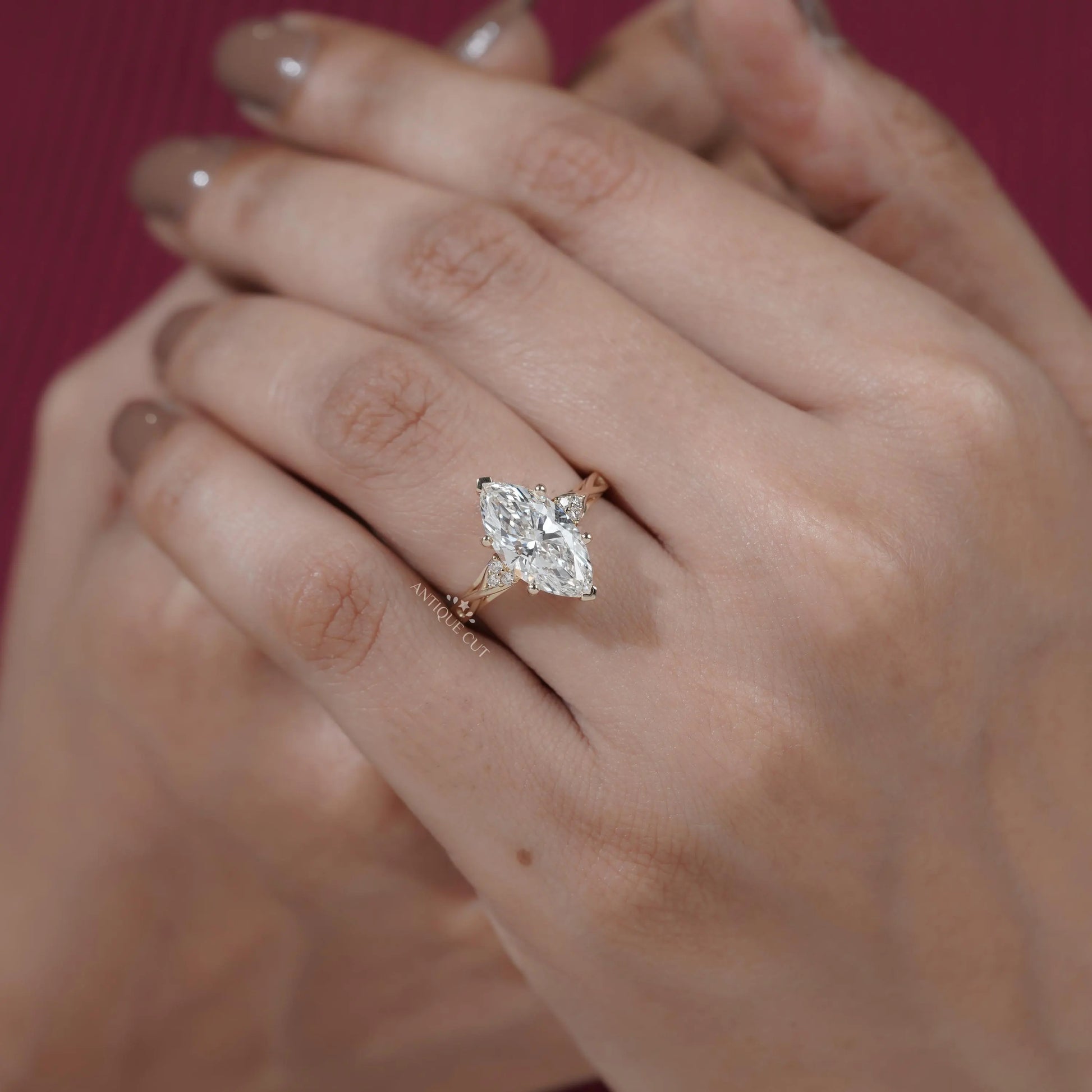 Premium vintage style diamond bridal ring in yellow gold