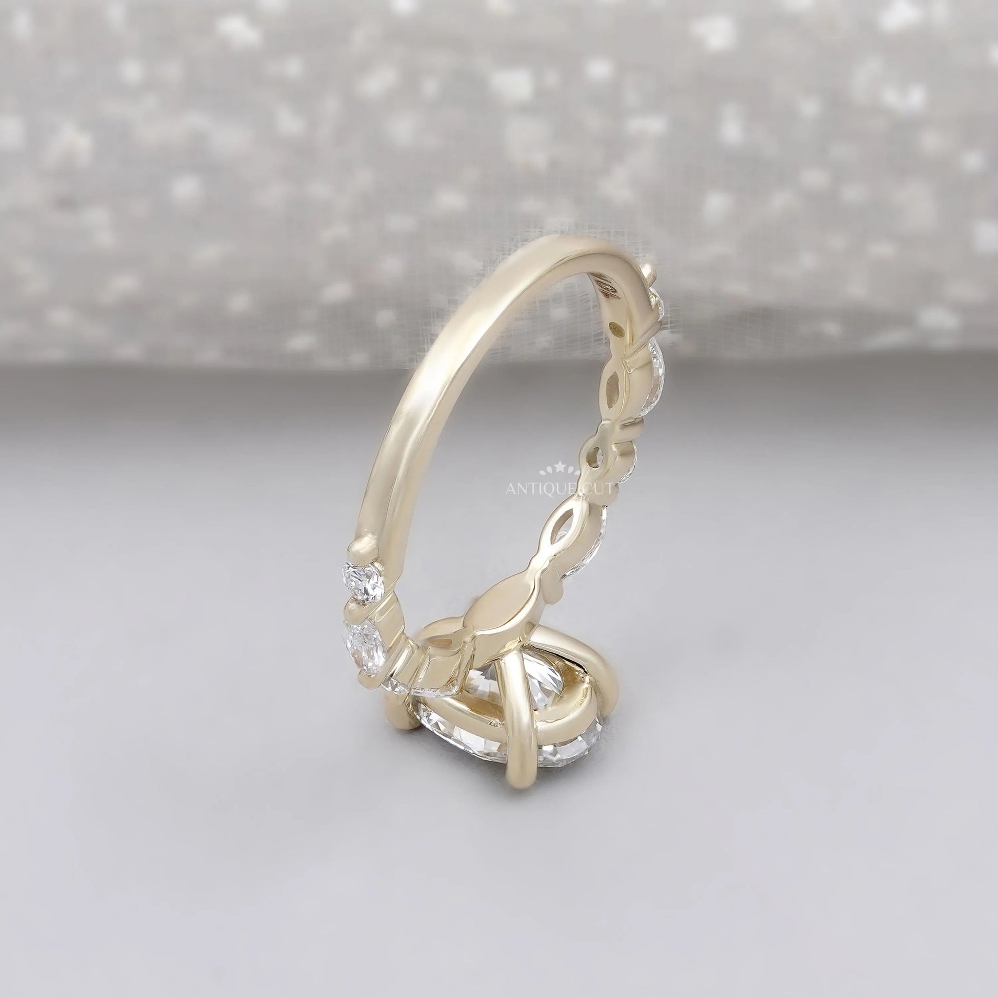 Elegant oval diamond ring yellow gold