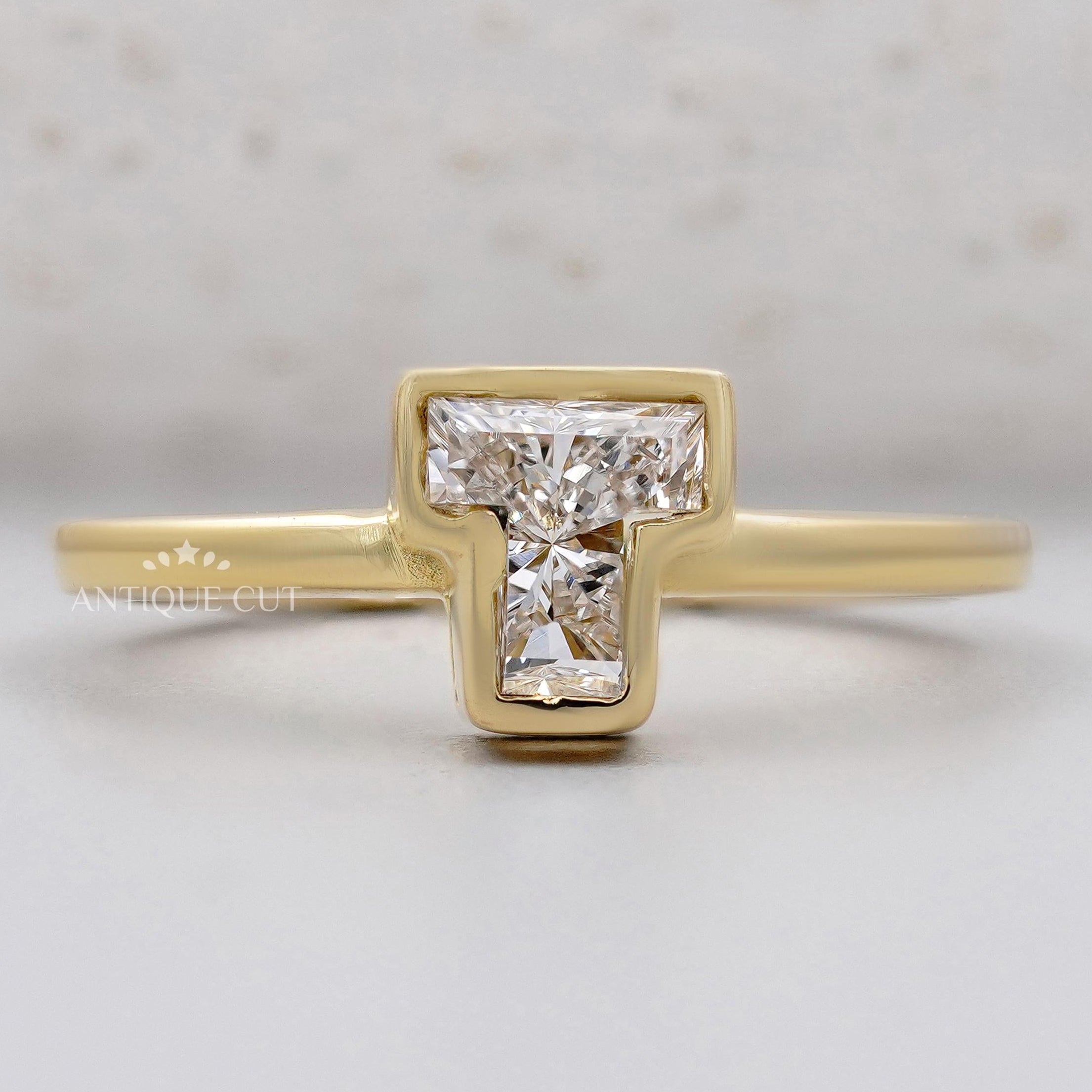 T alphabet ring bezel-set diamond yellow gold