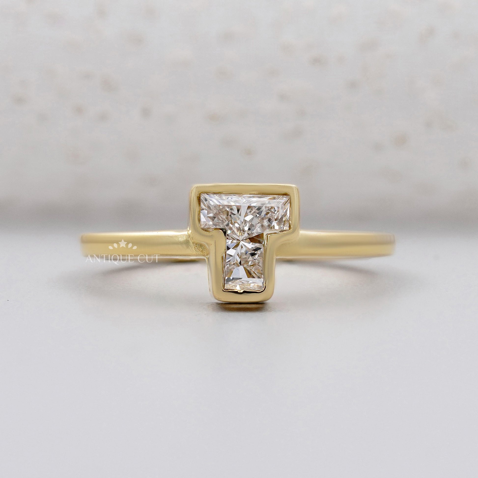 T alphabet ring bezel-set diamond yellow gold