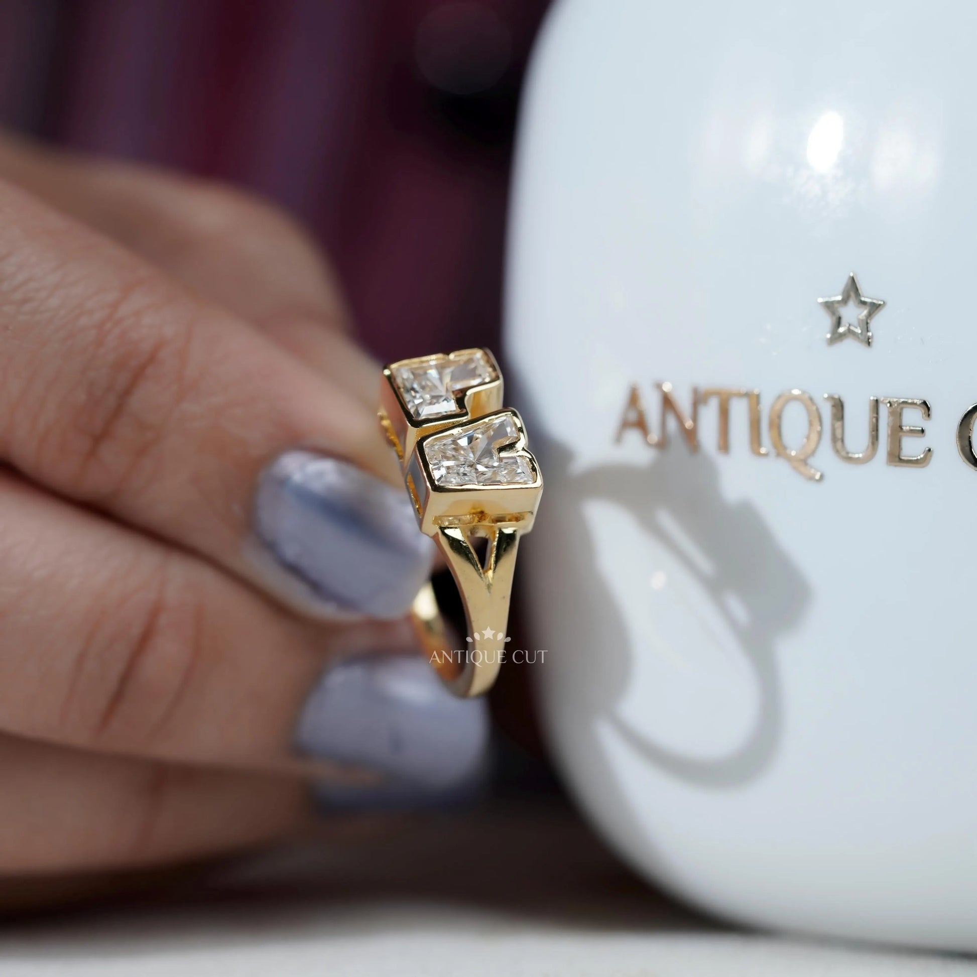 Minimalist LV gold letter ring