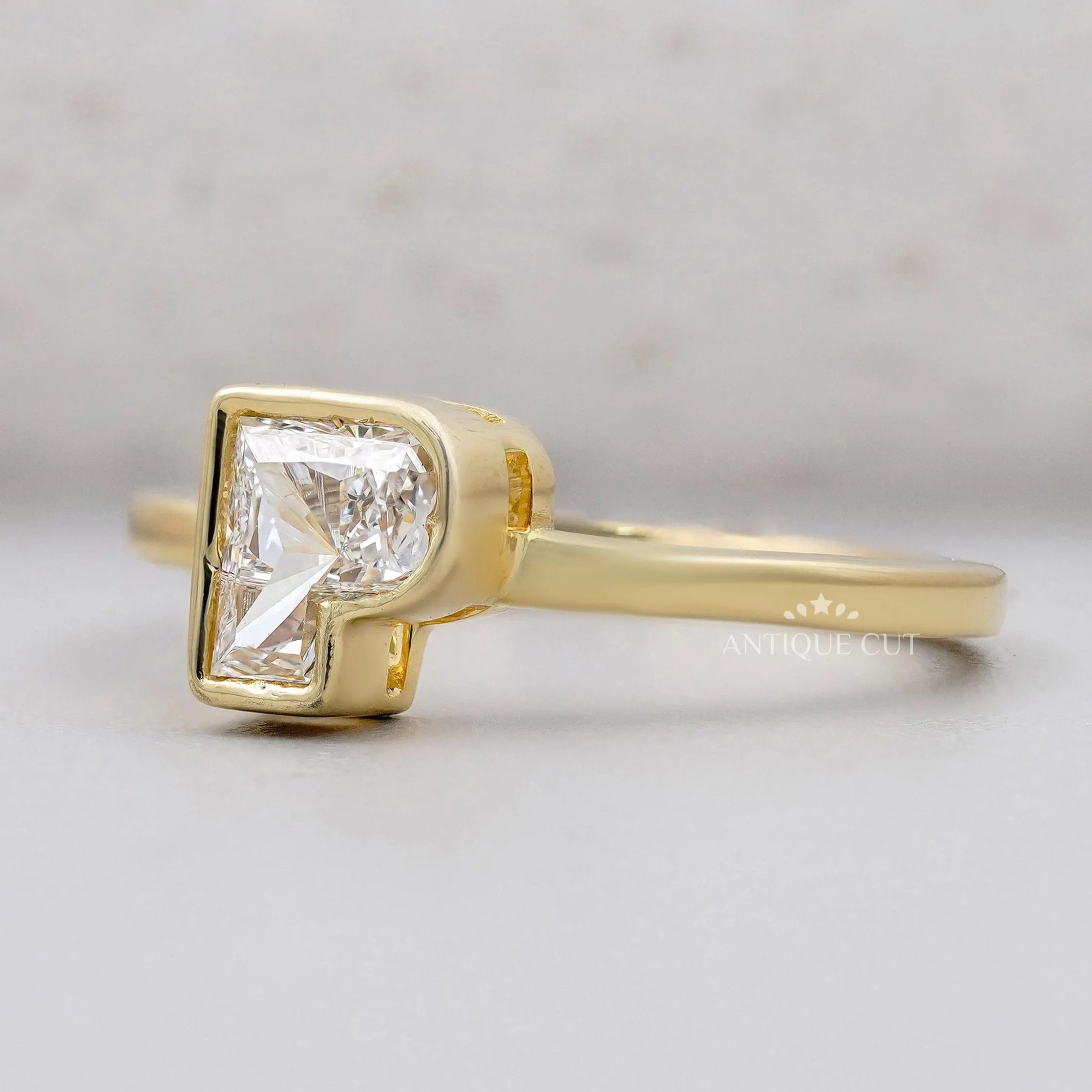 Antique Cut P initial gold ring