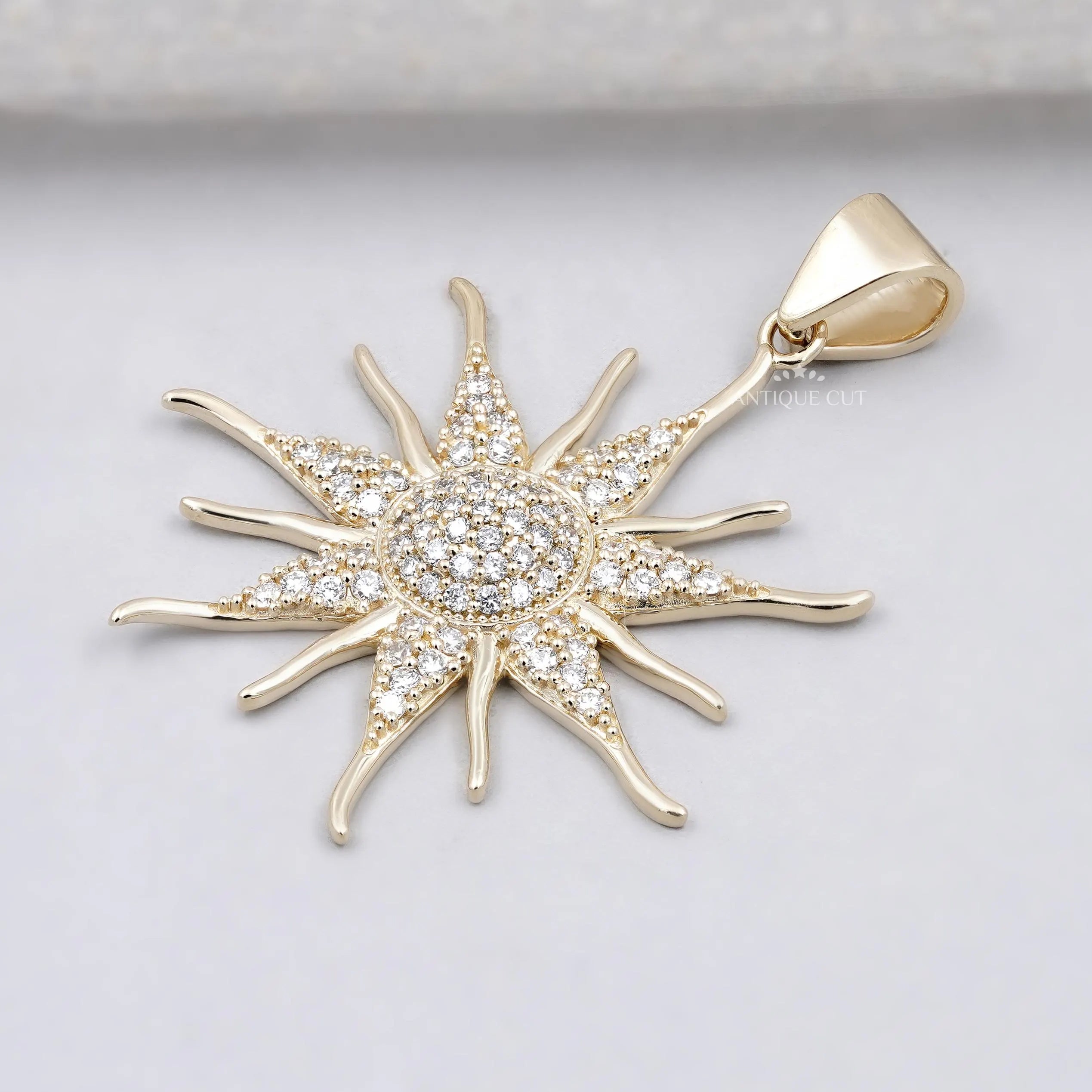 IGI certified round diamond pendant in gold