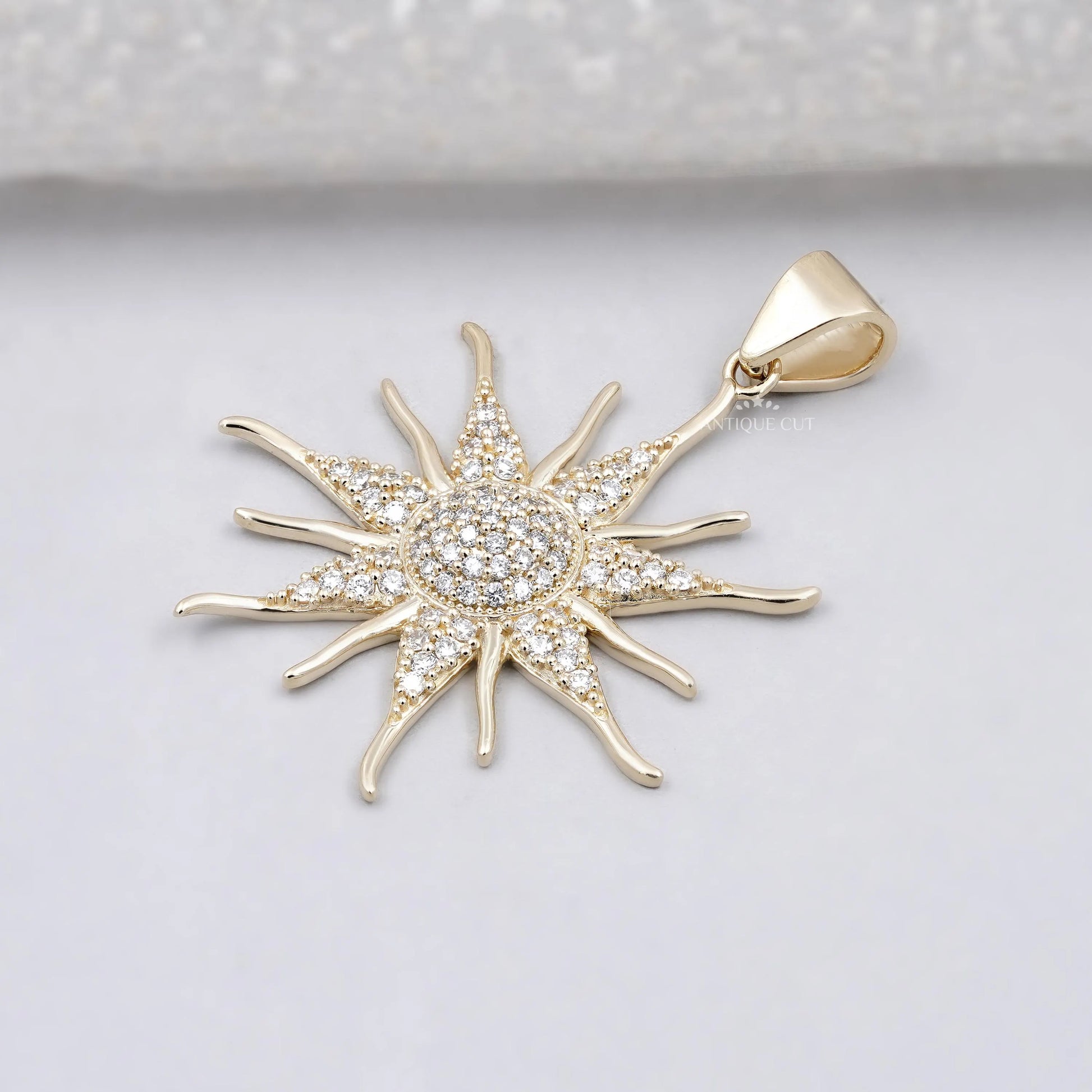 IGI certified round diamond pendant in gold