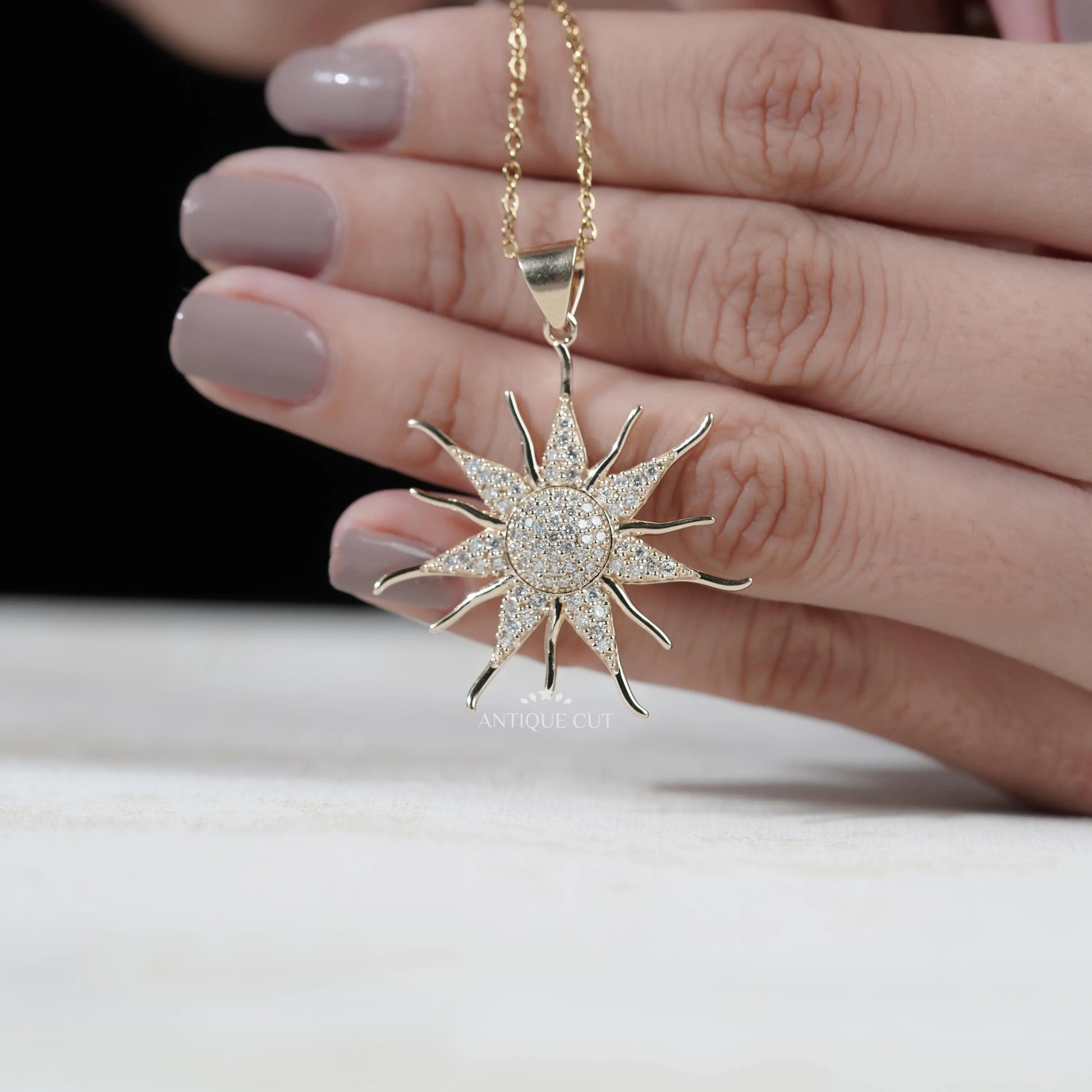 Minimalist round diamond pendant in yellow gold