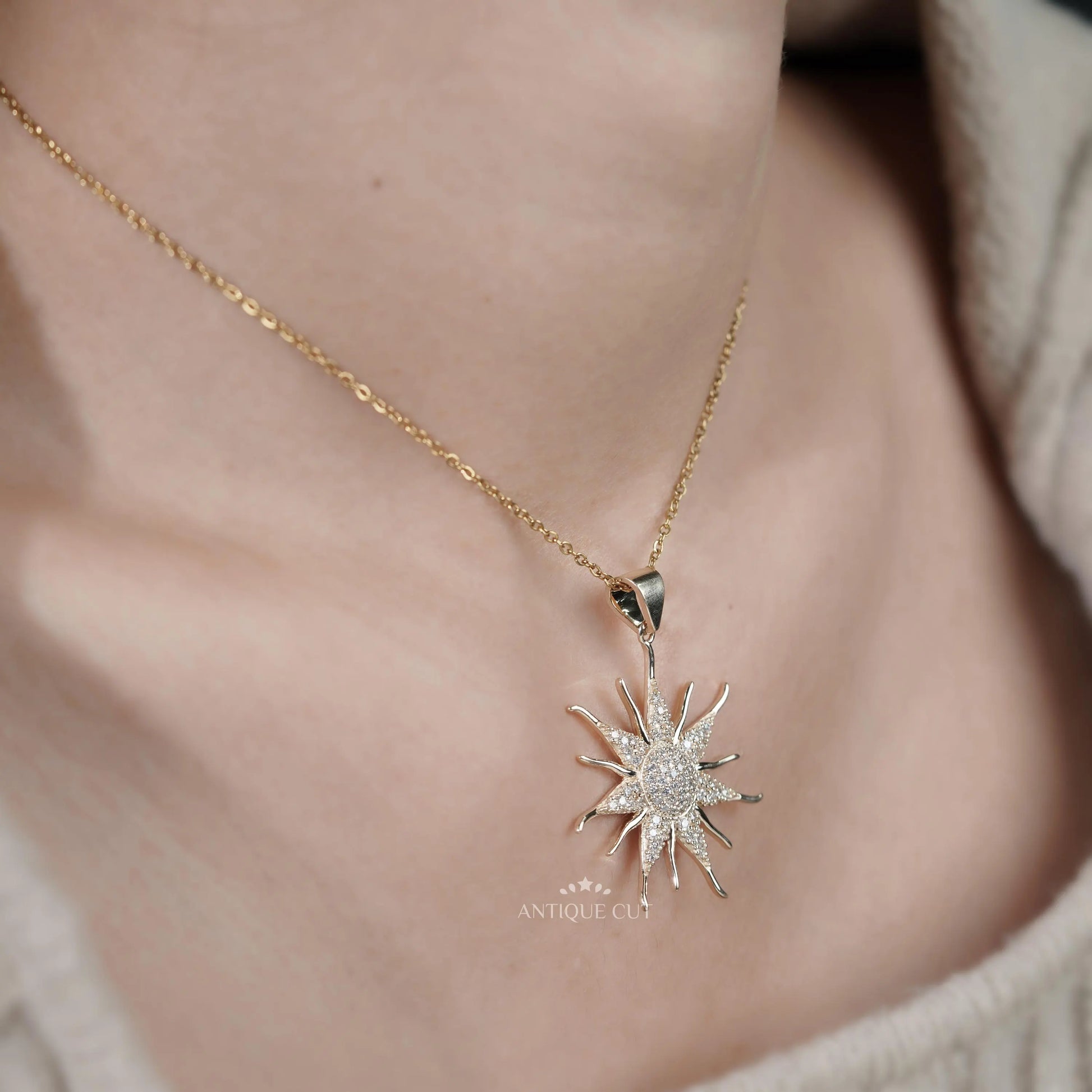 Fine jewelry round diamond necklace