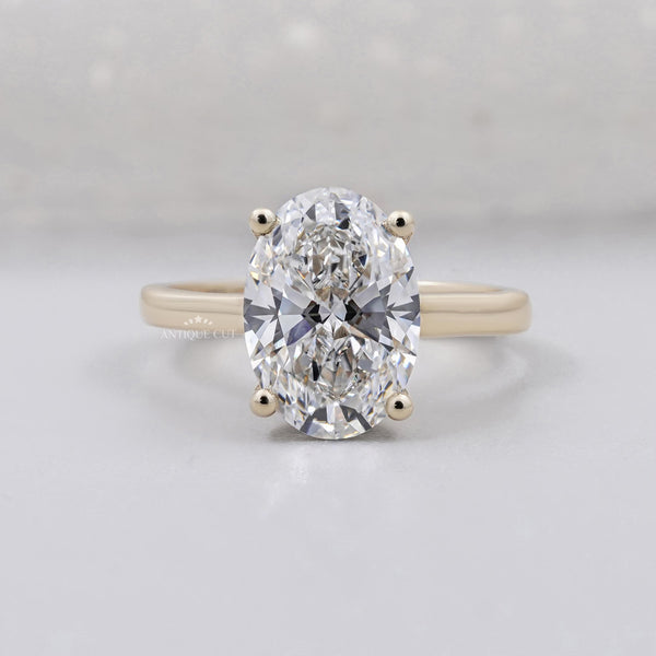 Round diamond engagement ring