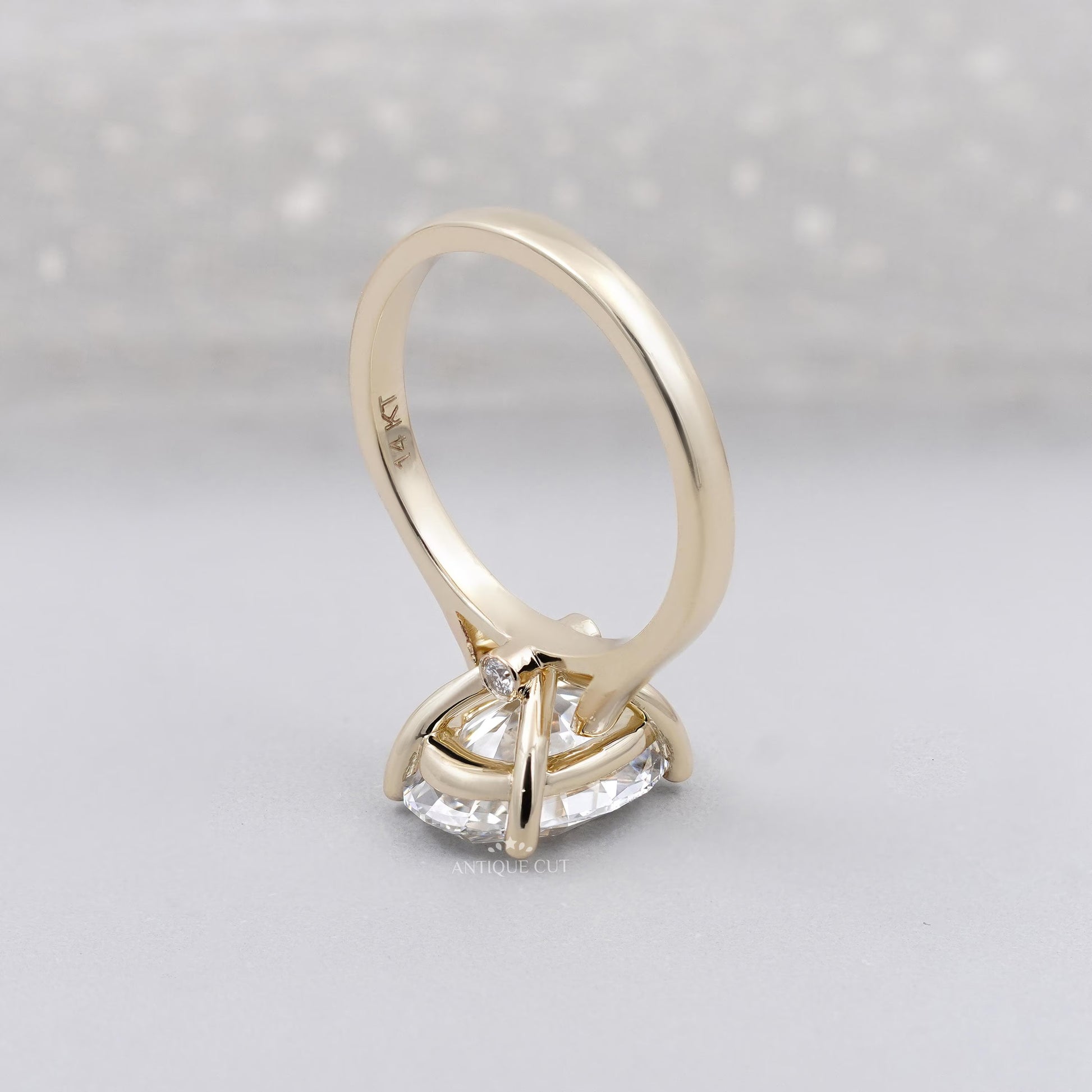 Elegant oval cut diamond bridal ring with gold setting