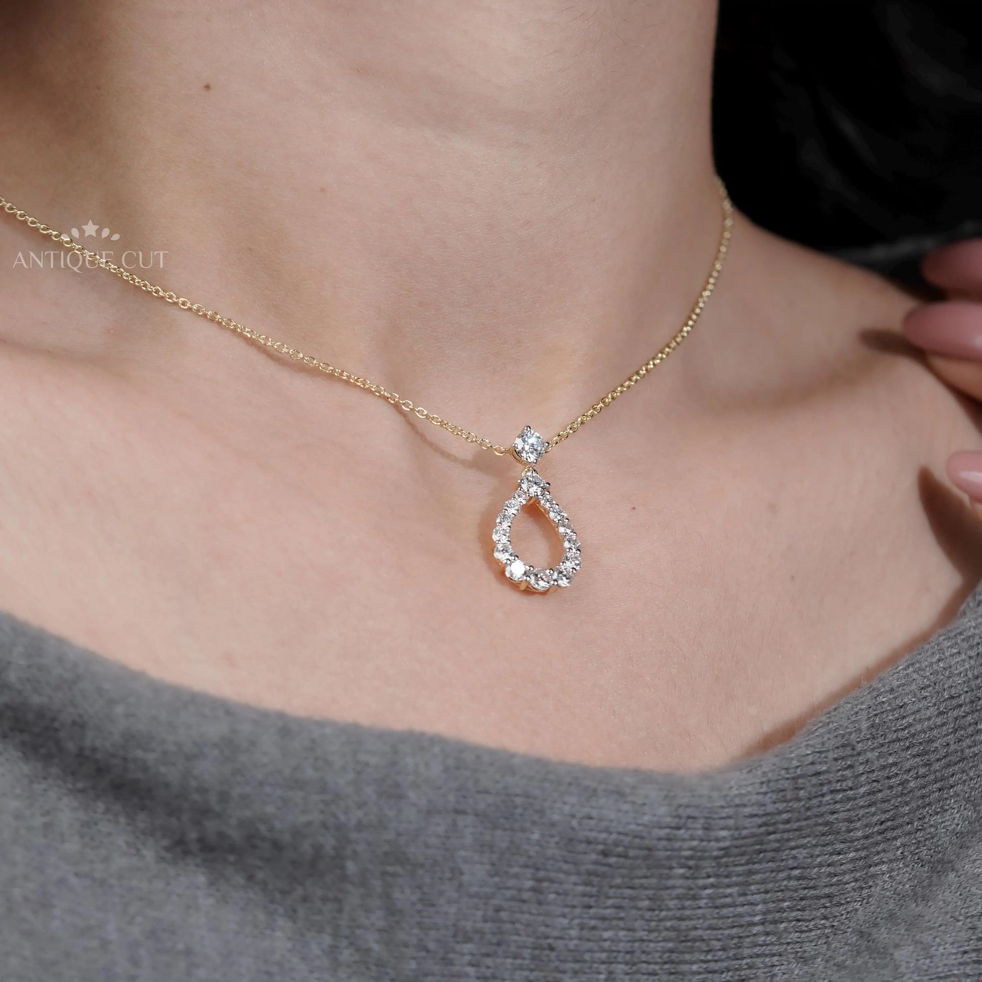 Teardrop pendant necklace with diamonds yellow gold