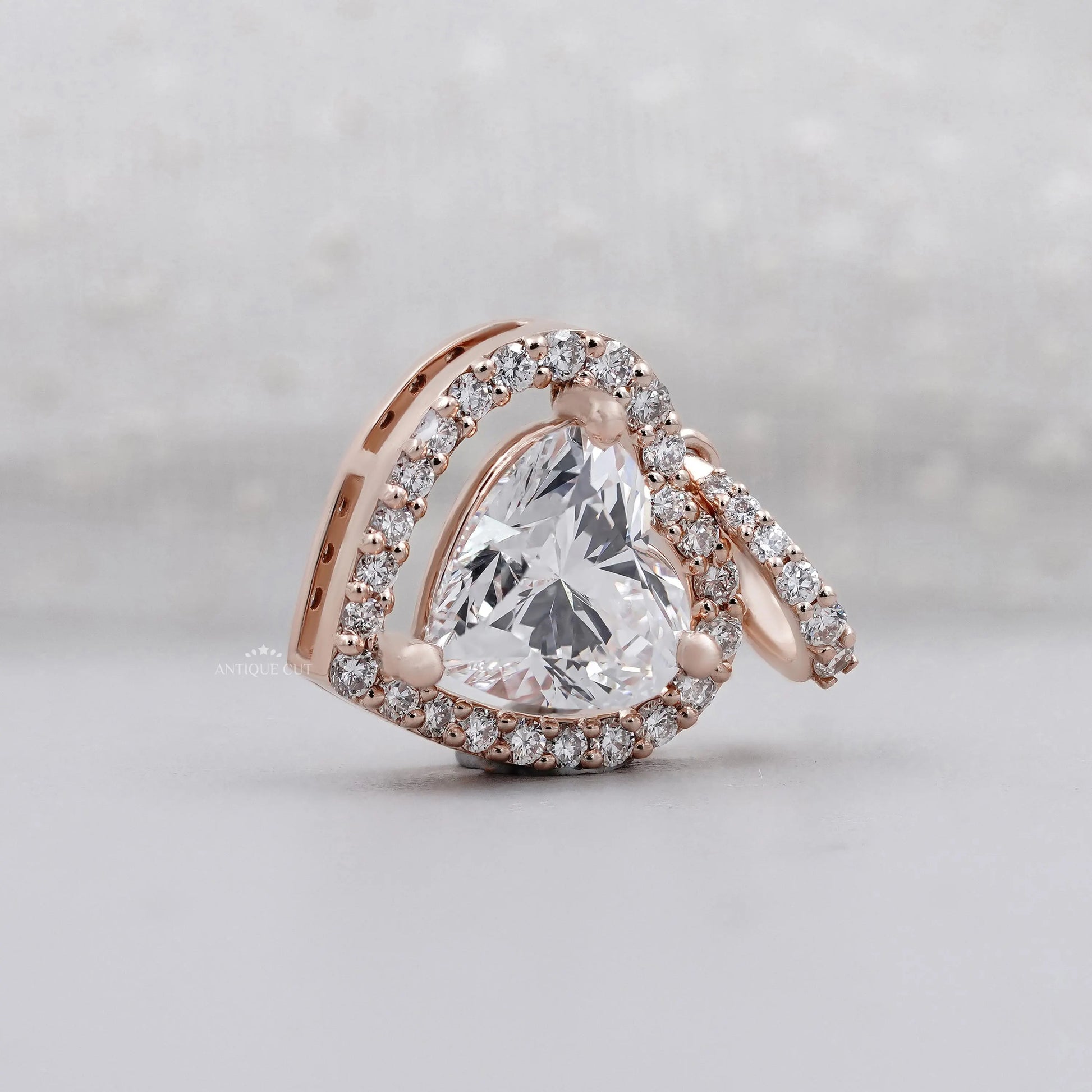 Antiquecut romantic heart halo diamond pendant