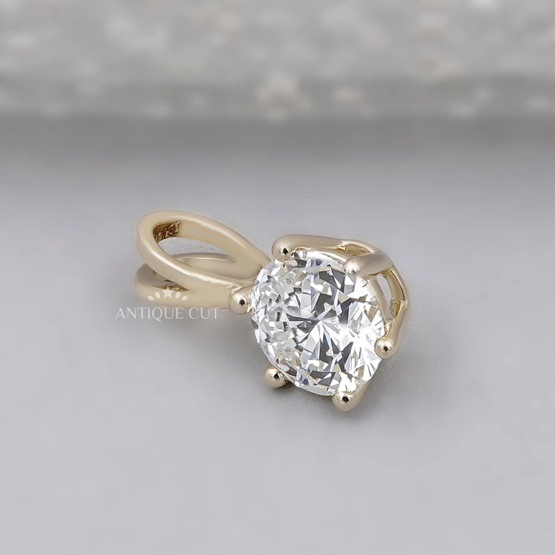 White yellow diamond pendant necklace IGI certified