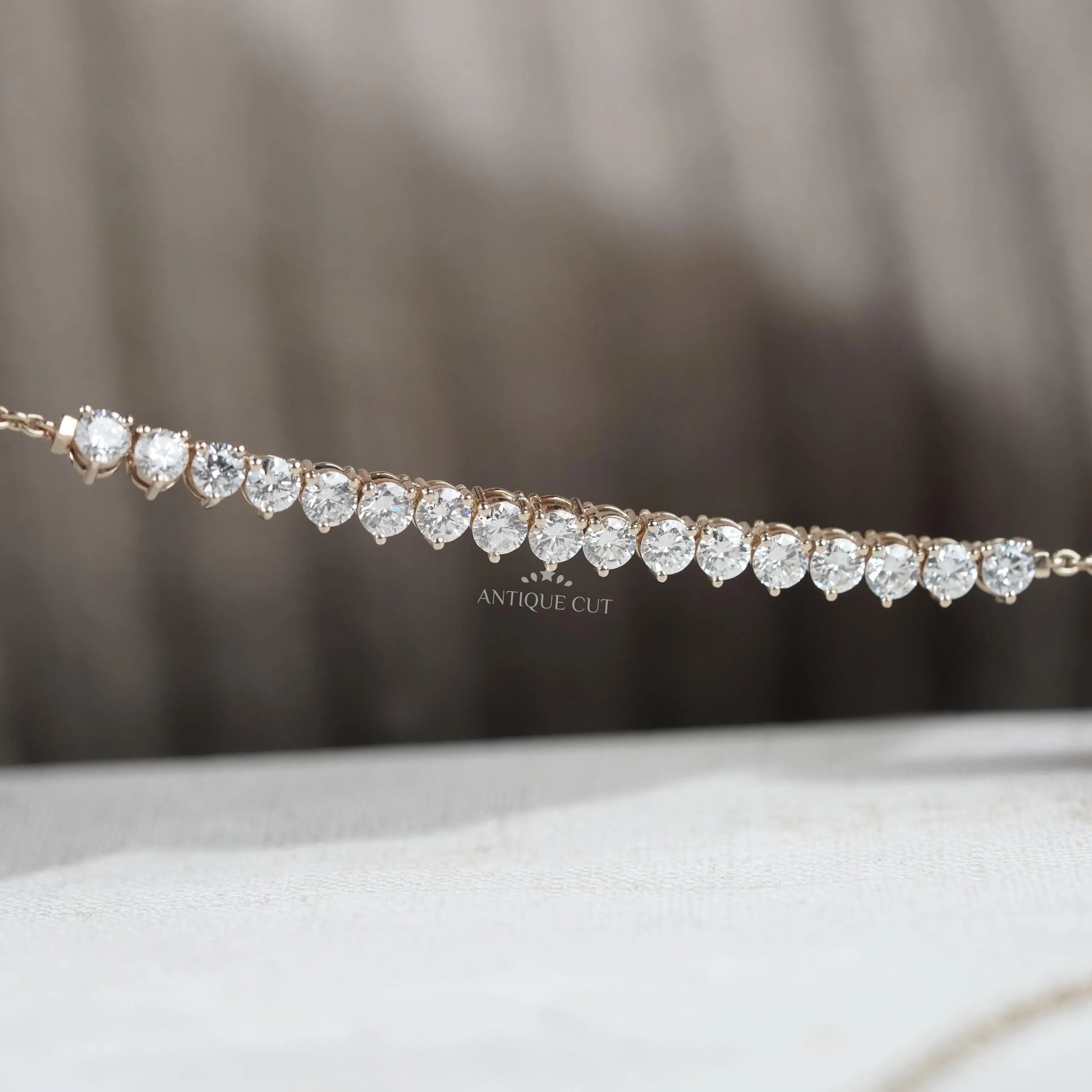 Elegant yellow gold diamond bar pendant