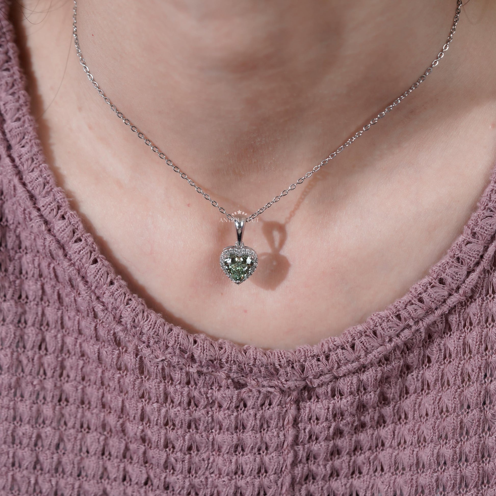 Classic white gold heart diamond necklace