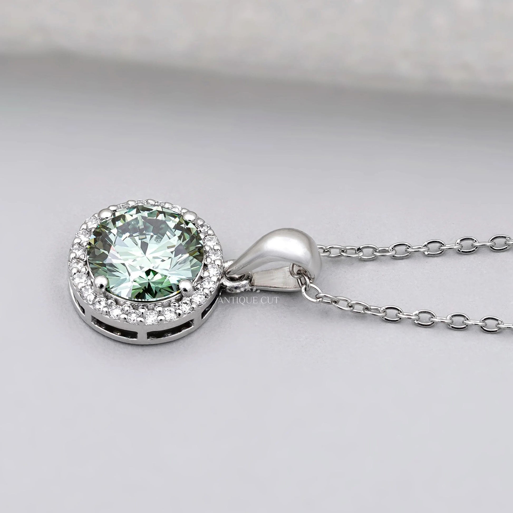 Round cut green diamond halo jewelry pendant