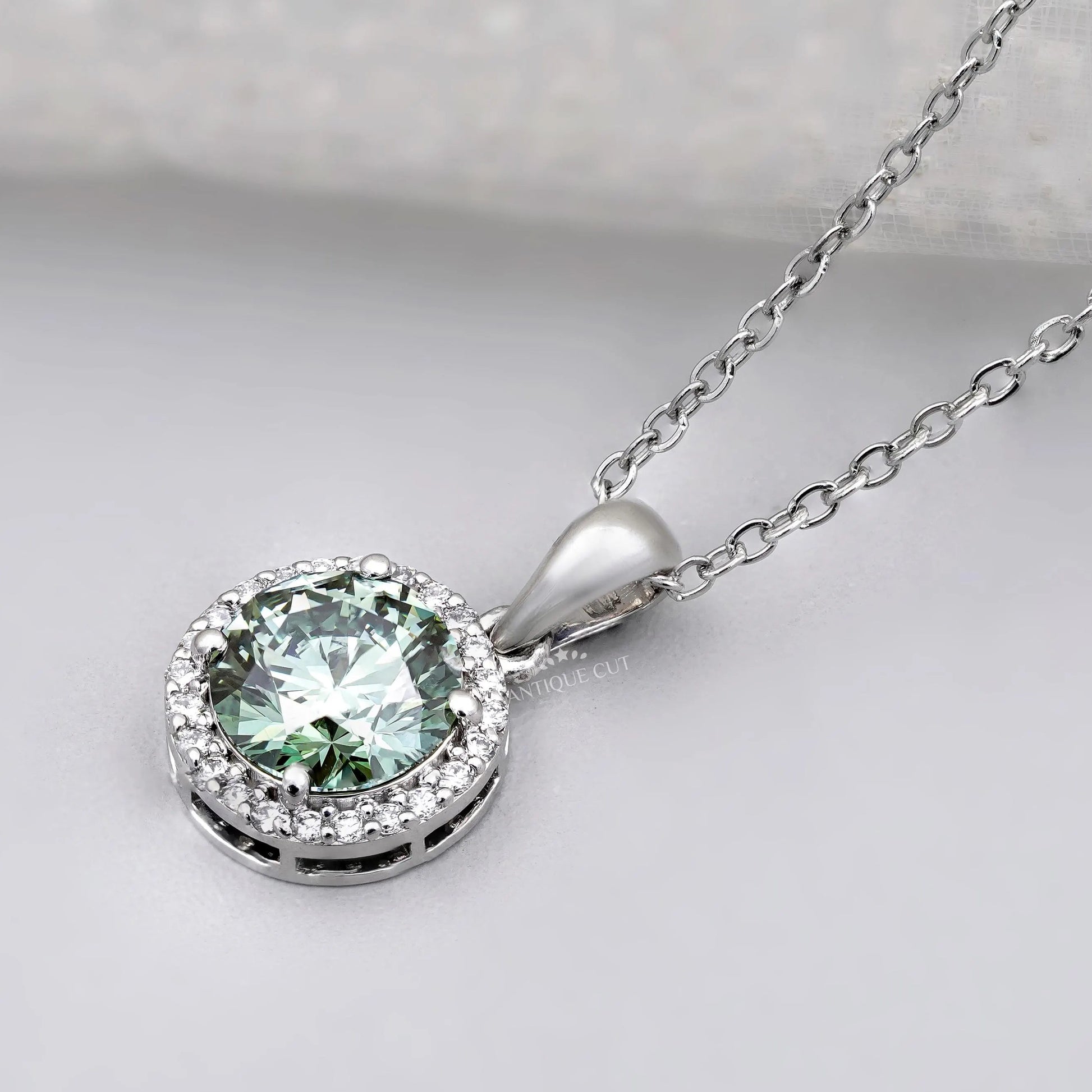 Elegant green diamond pendant necklace for women