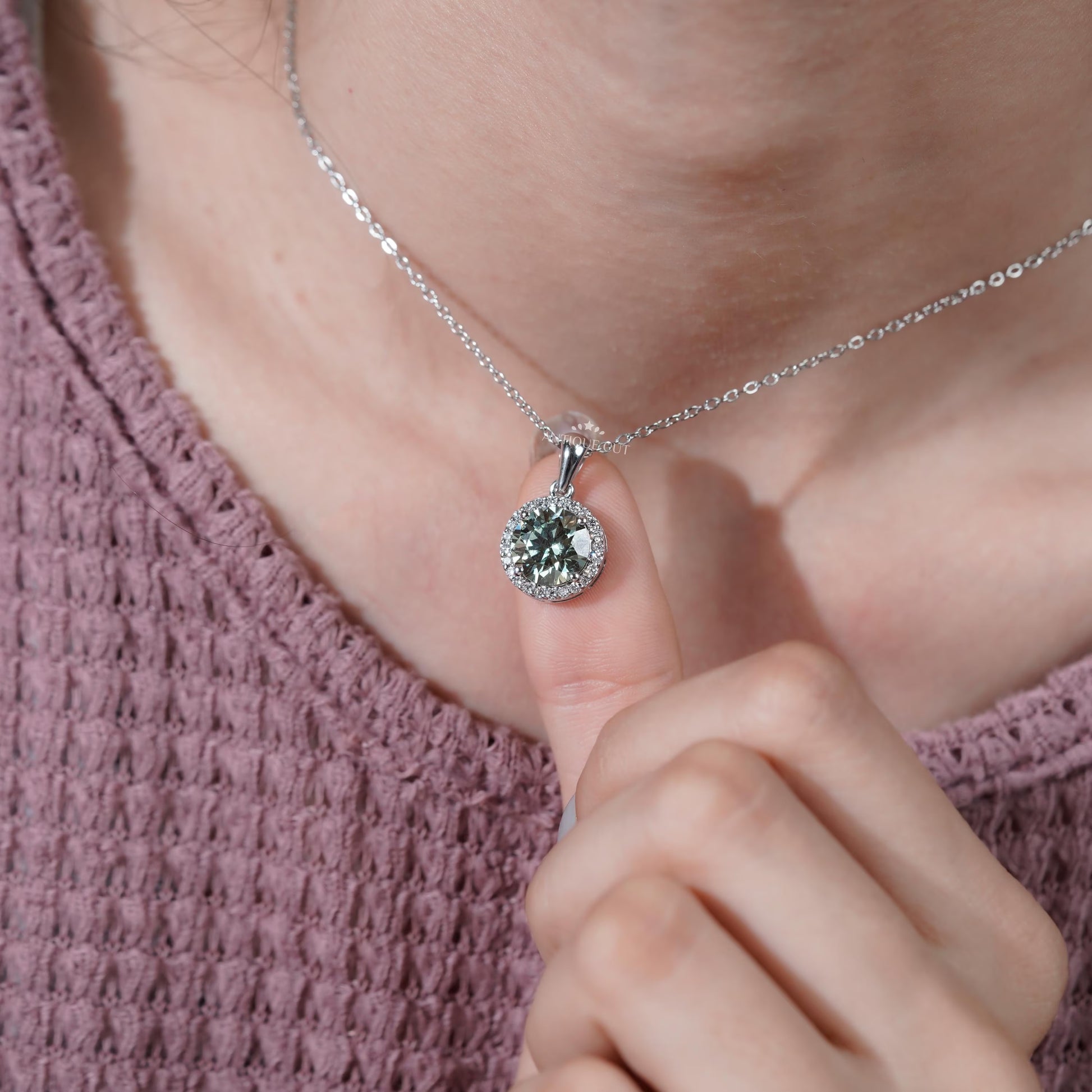 Modern white gold green diamond pendant
