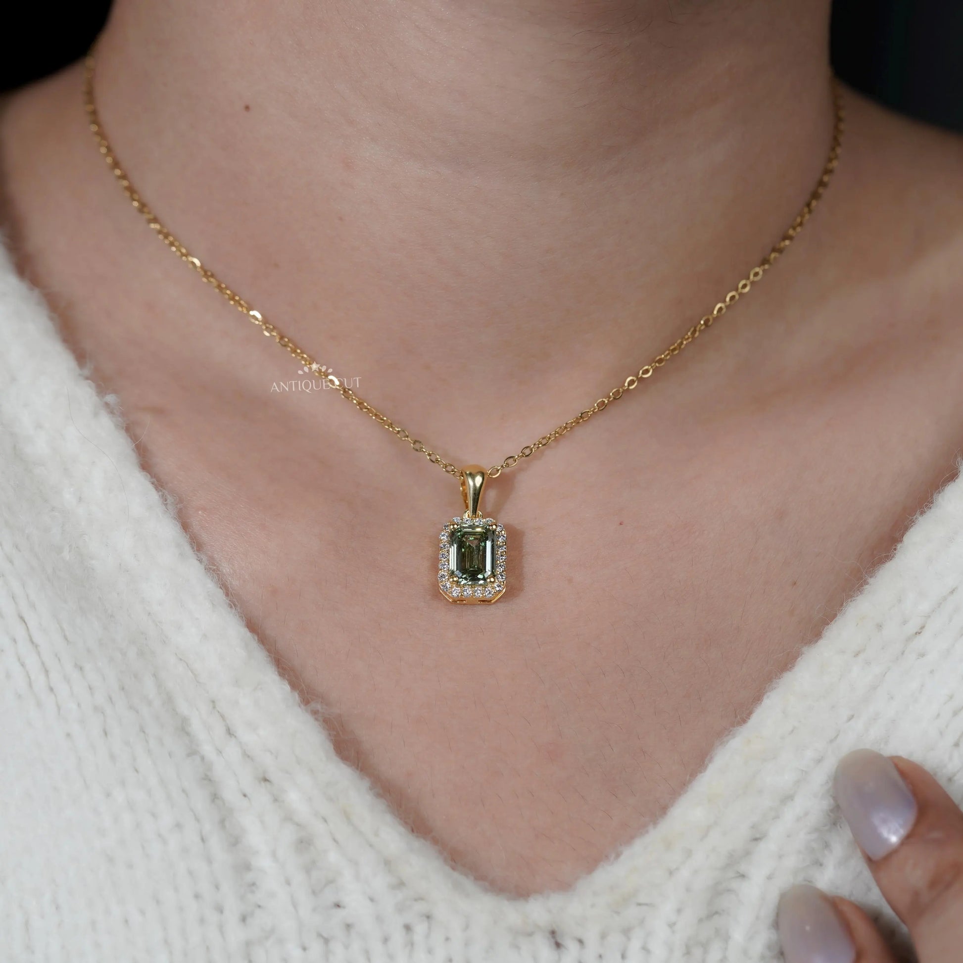 Royal Emerald Halo Pendant | IGI Certified