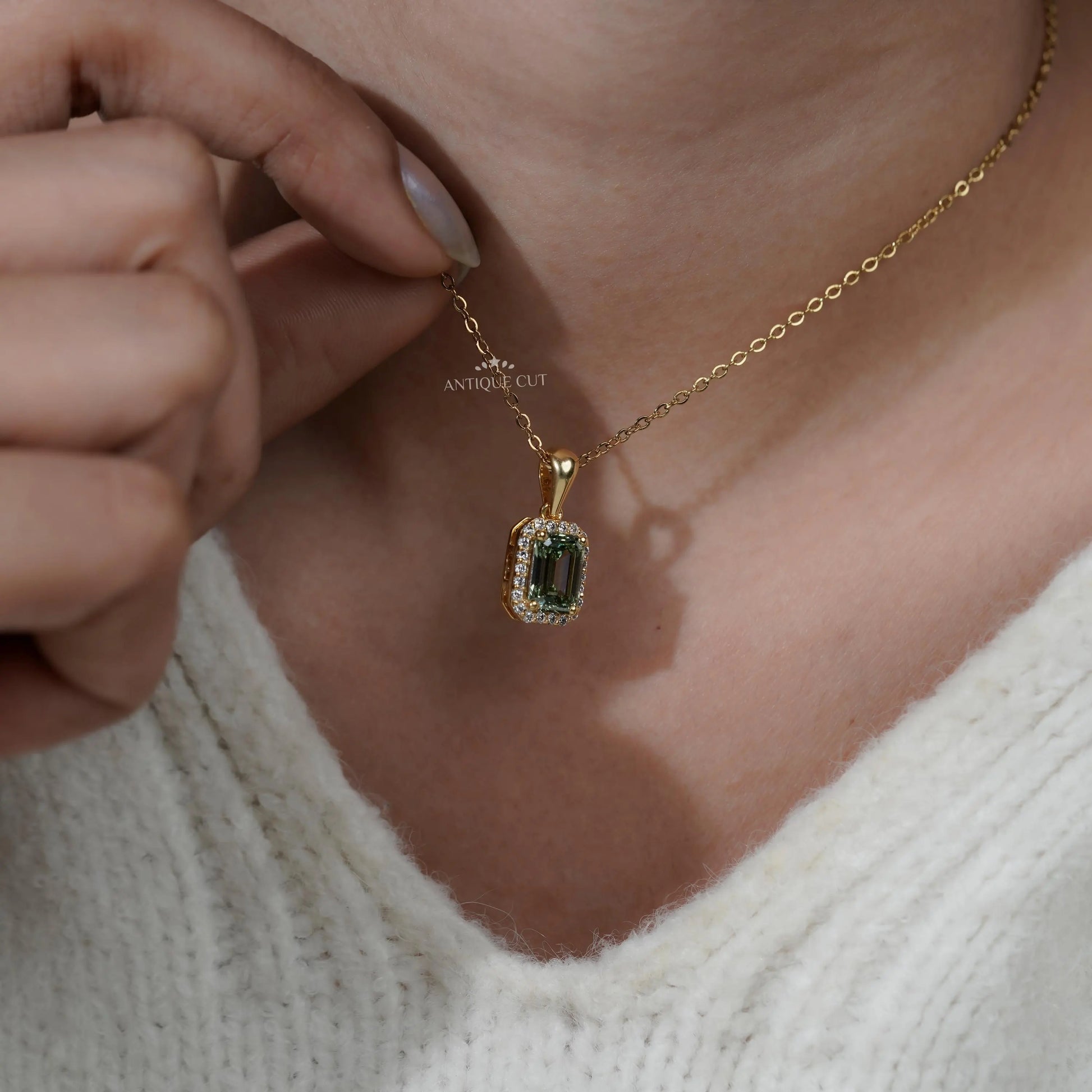 Royal Emerald Halo Pendant | IGI Certified