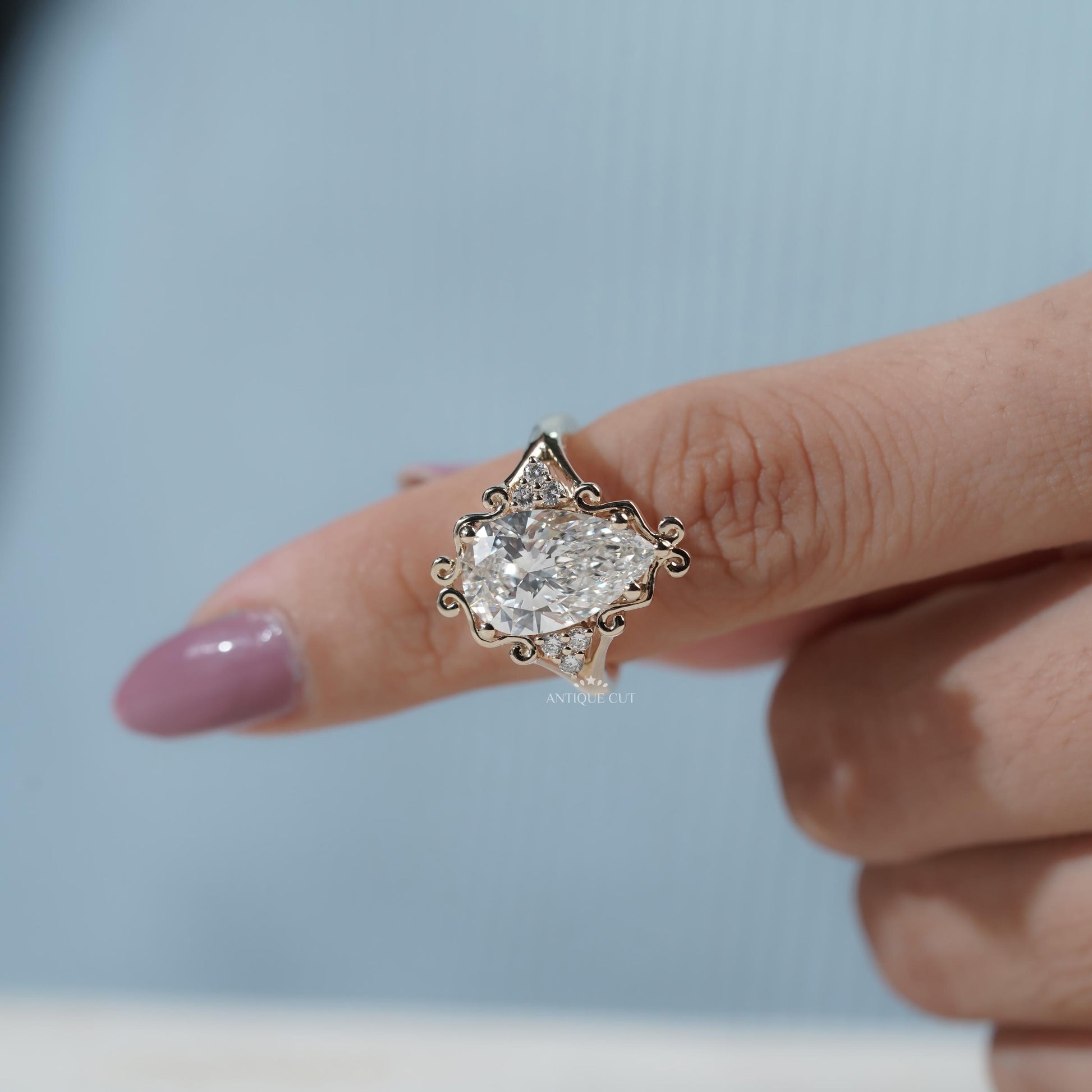 Classic yellow gold pear cut engagement ring for women