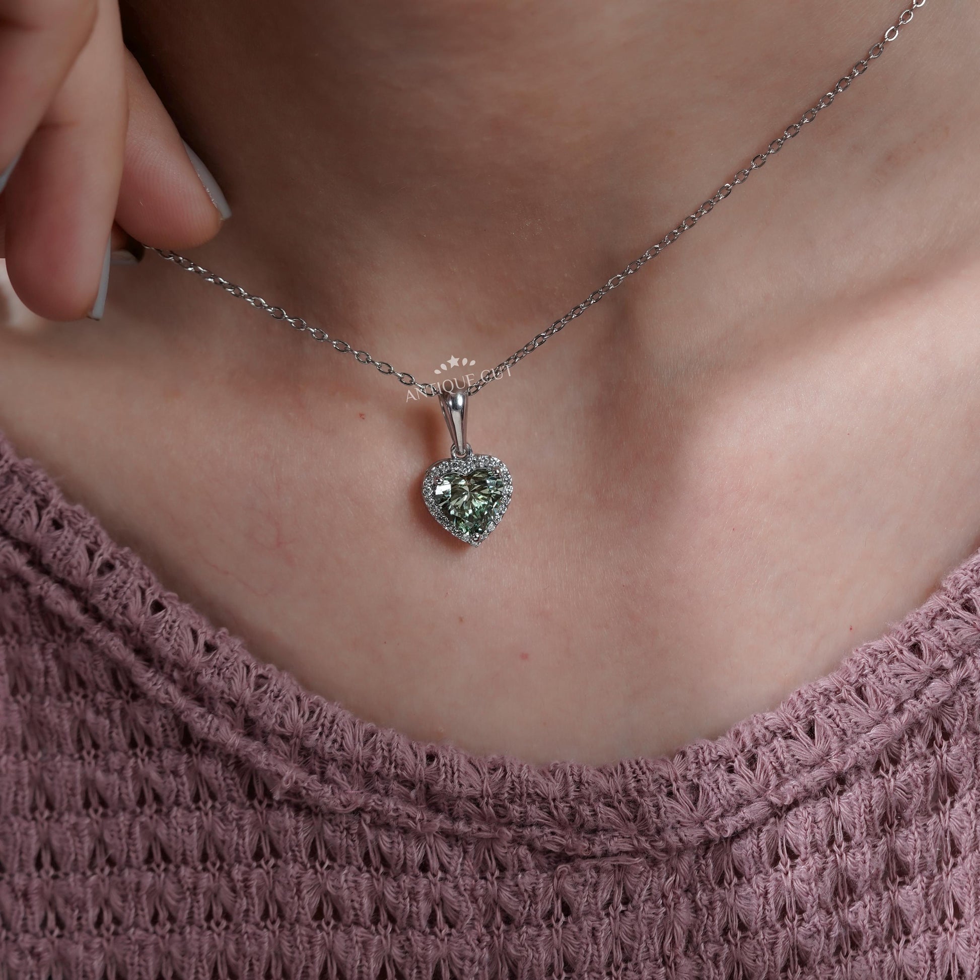 Stylish heart shaped diamond necklace
