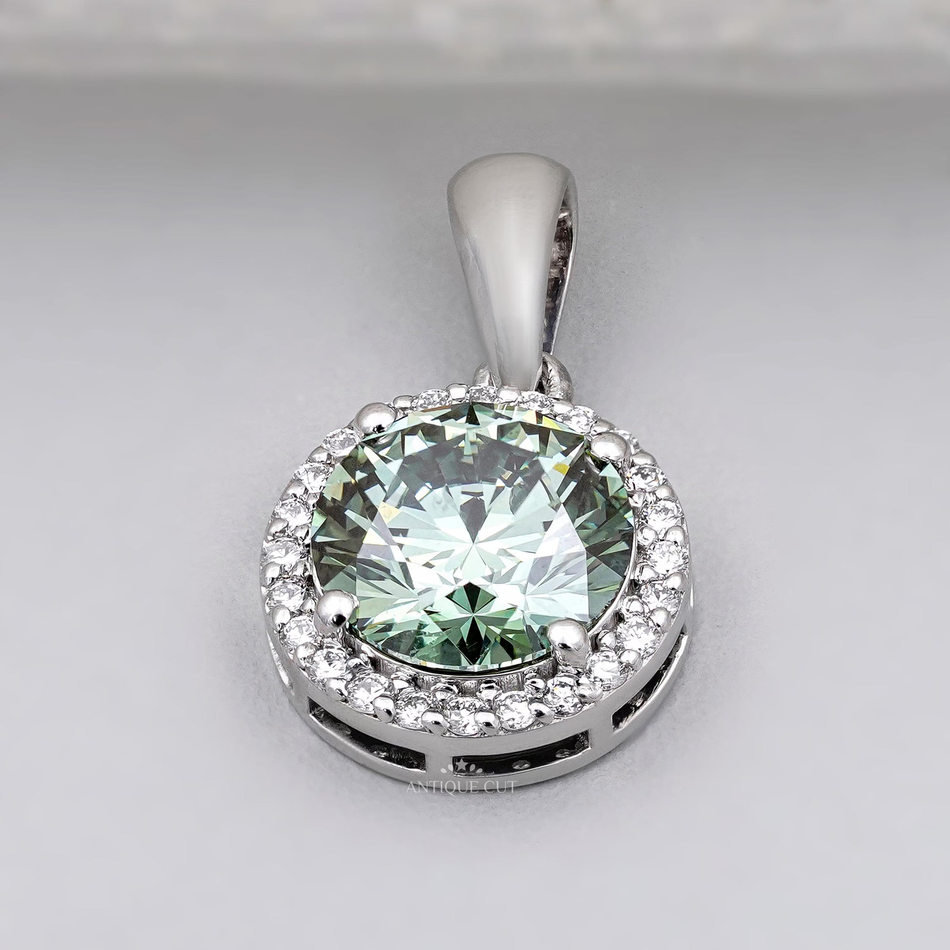 White gold green diamond pendant