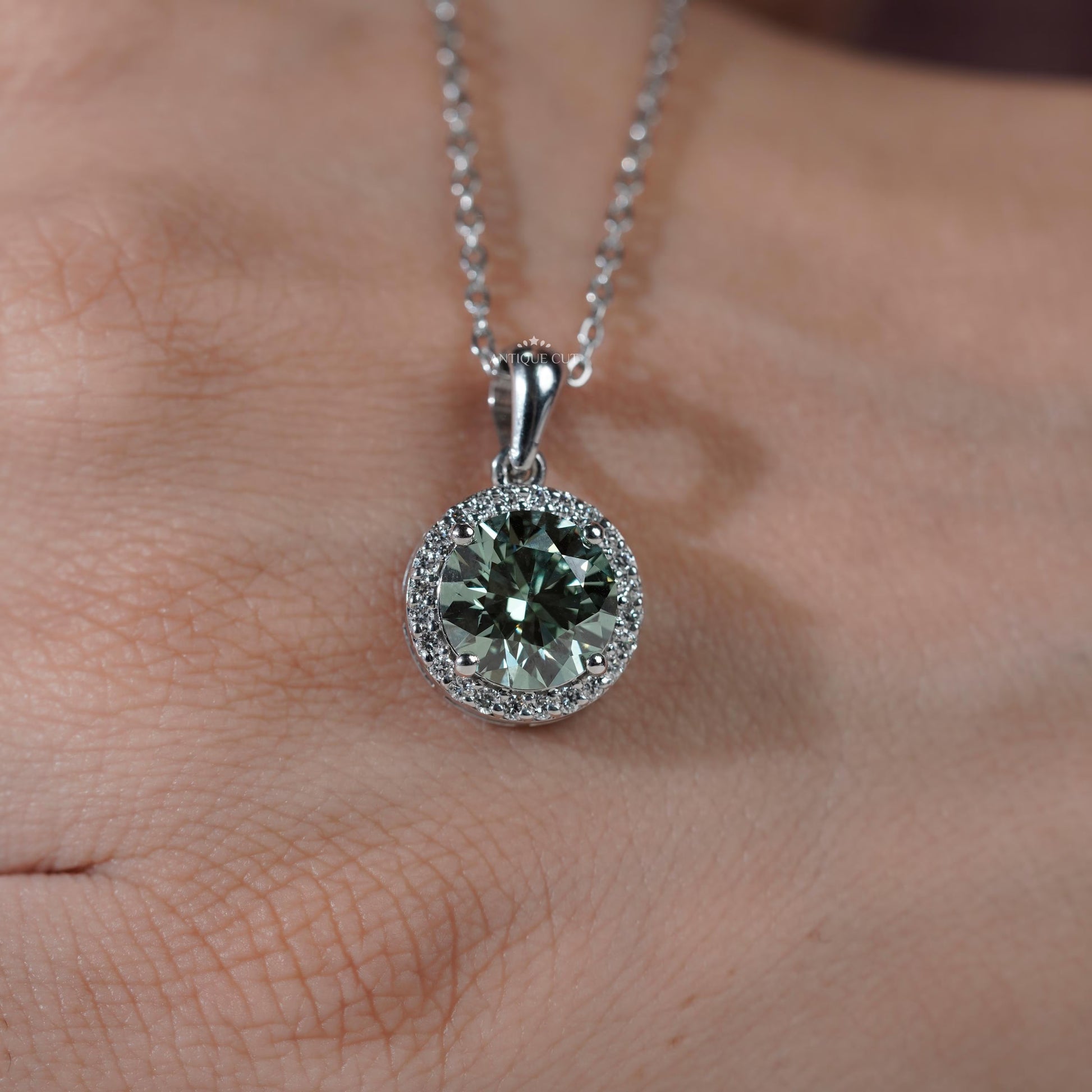 Classic round green diamond necklace