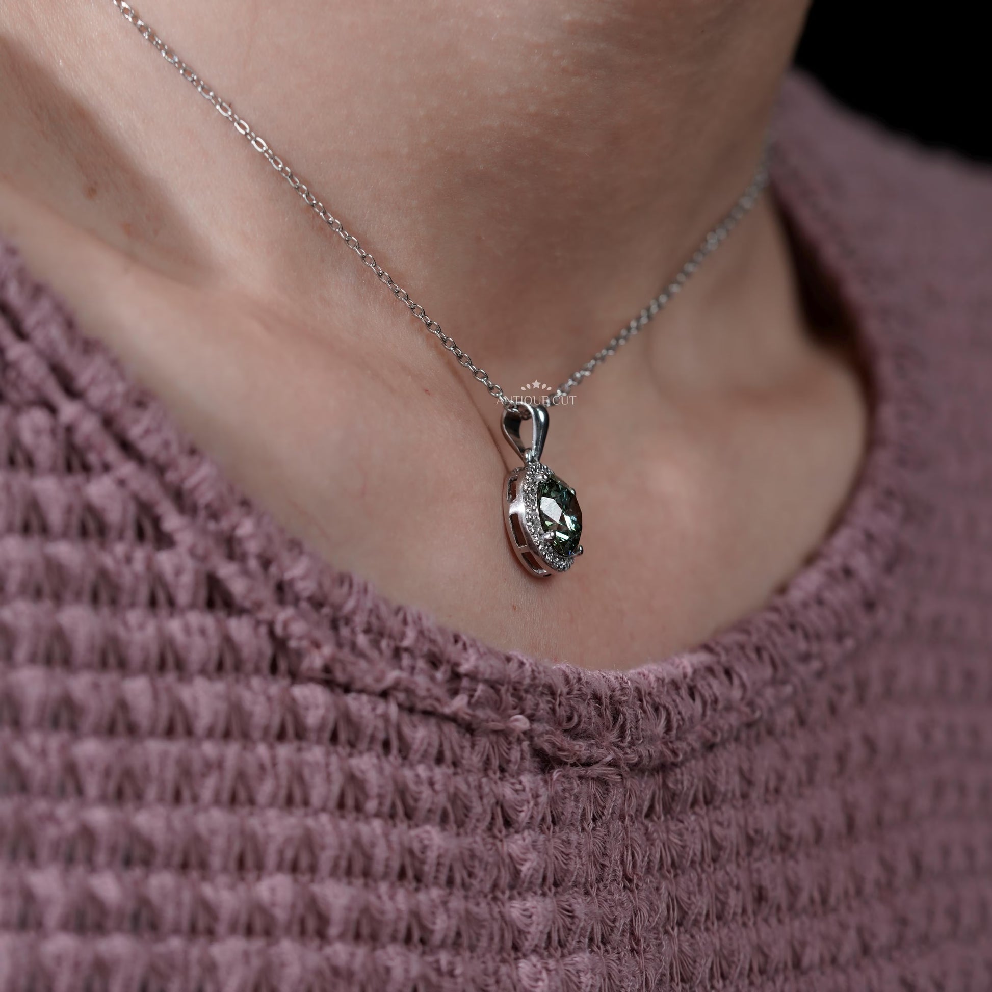 Luxury green diamond pendant necklace