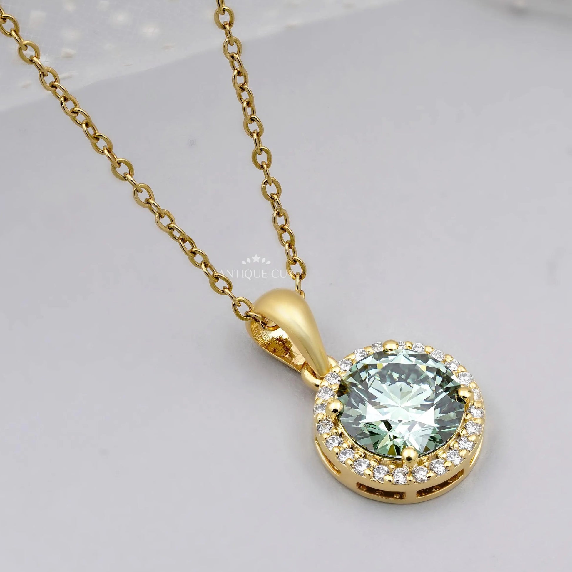 Fine jewelry classic round halo diamond pendant
