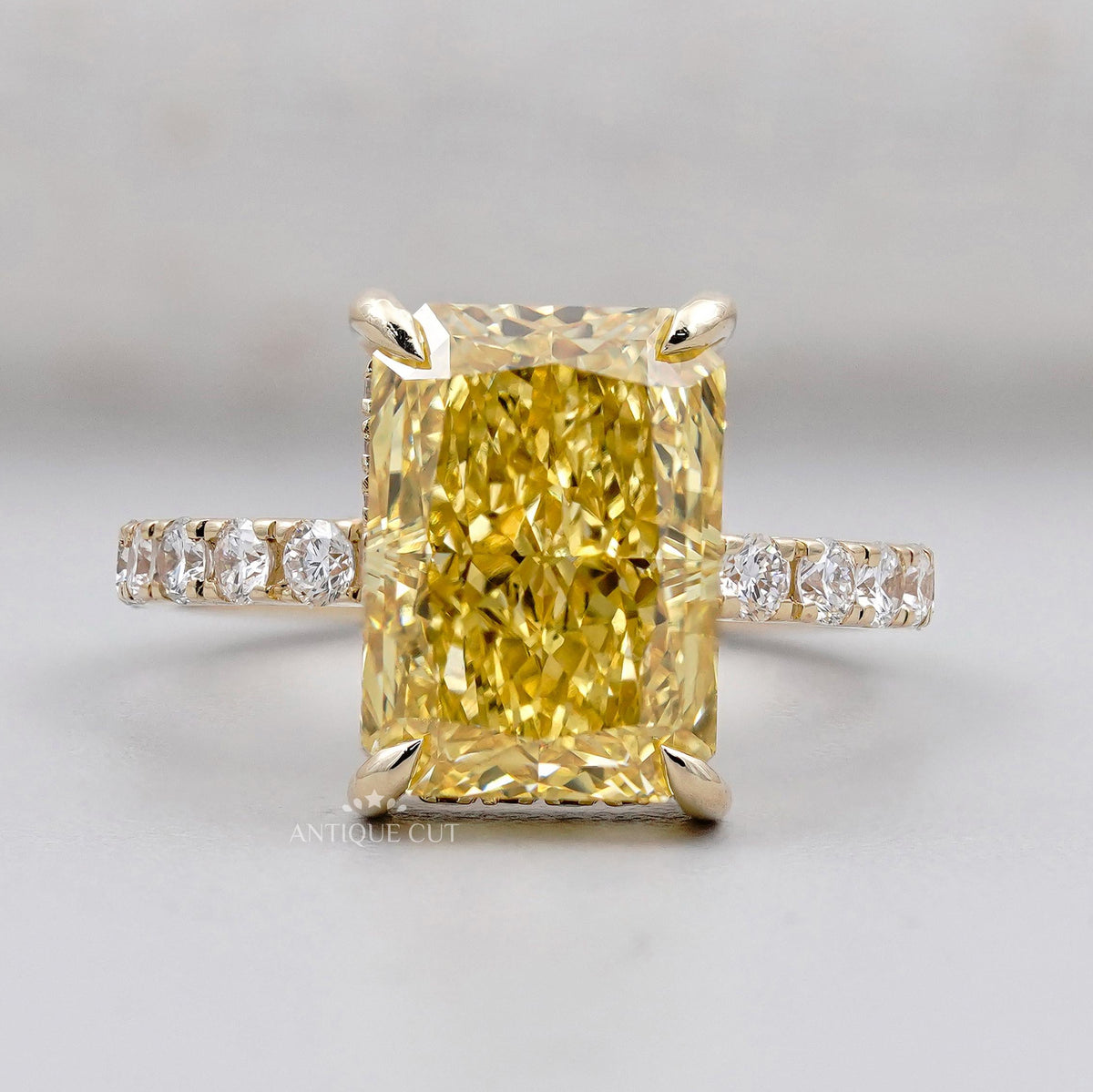 Luxury diamond ring