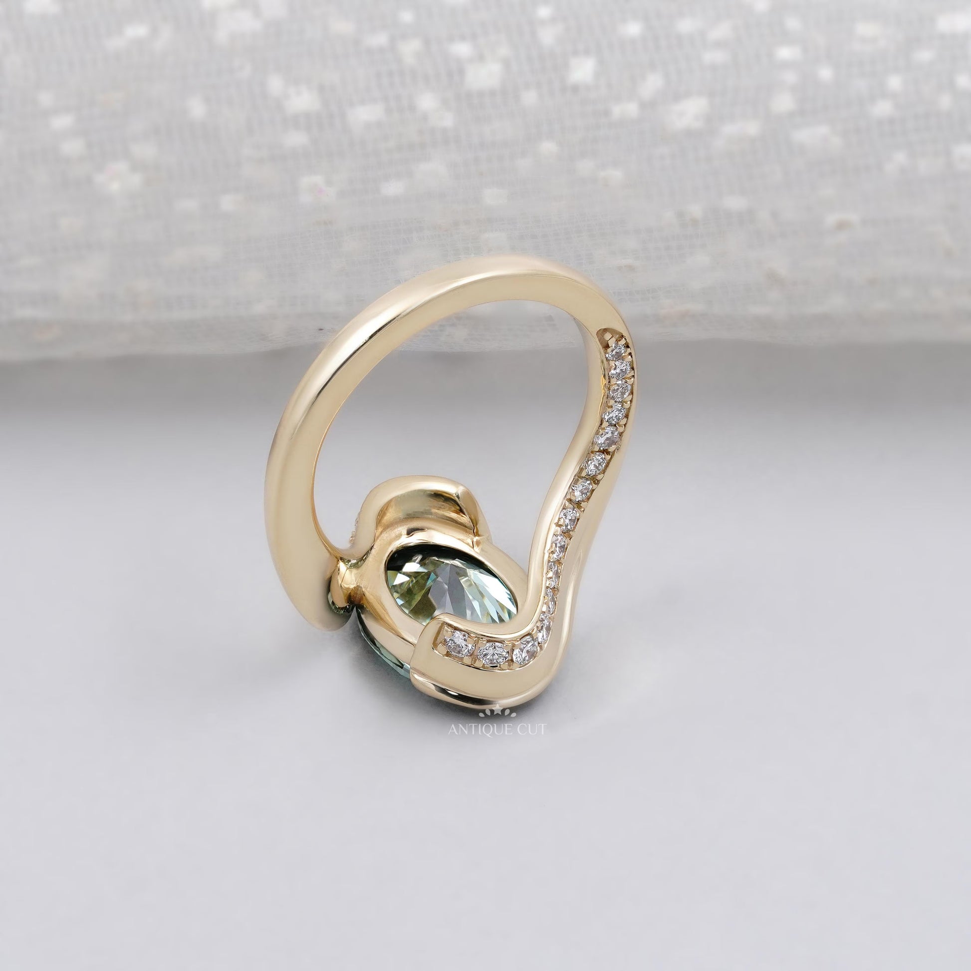 IGI Certified fancy green oval diamond ring
