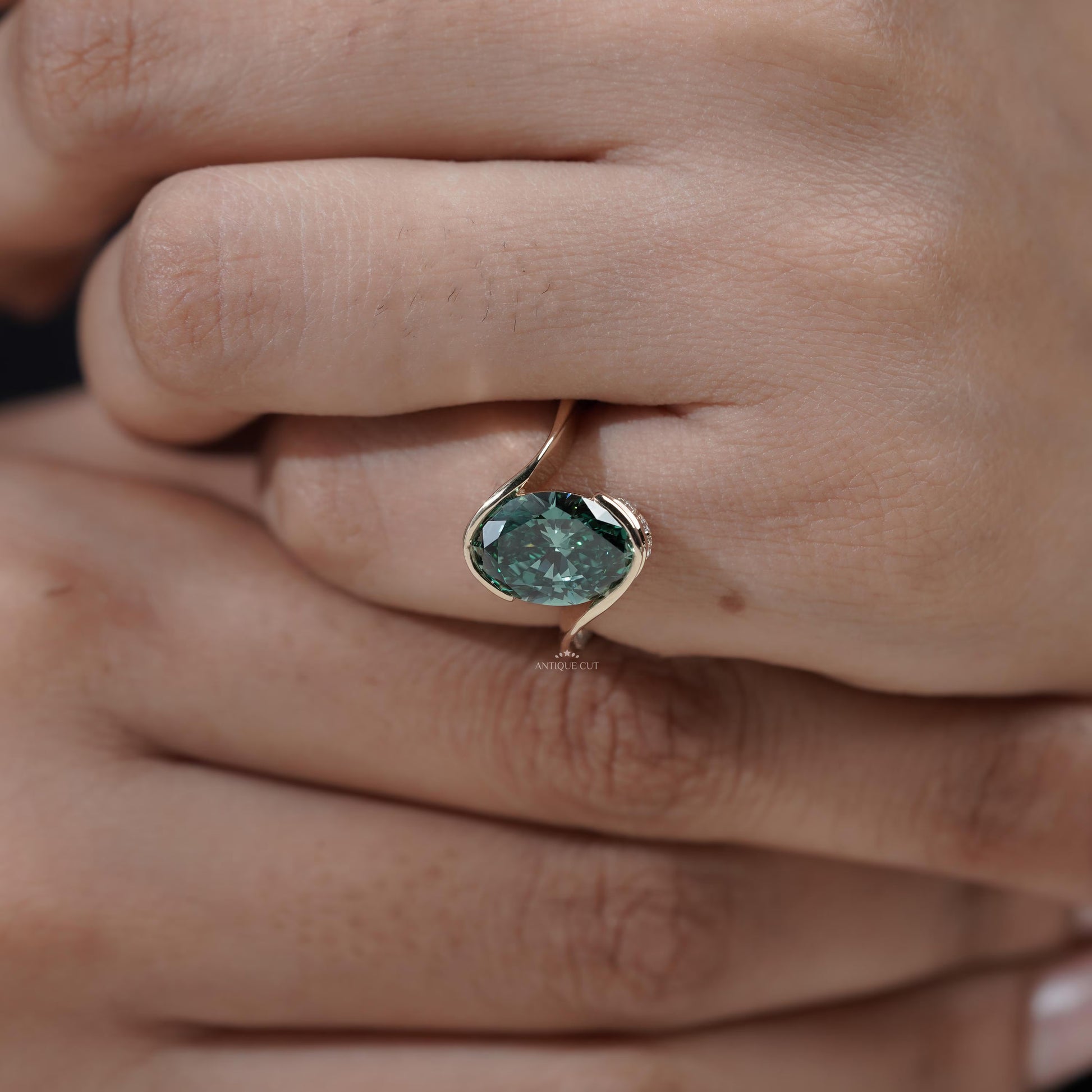 Fine jewelry green oval diamond engagement ring