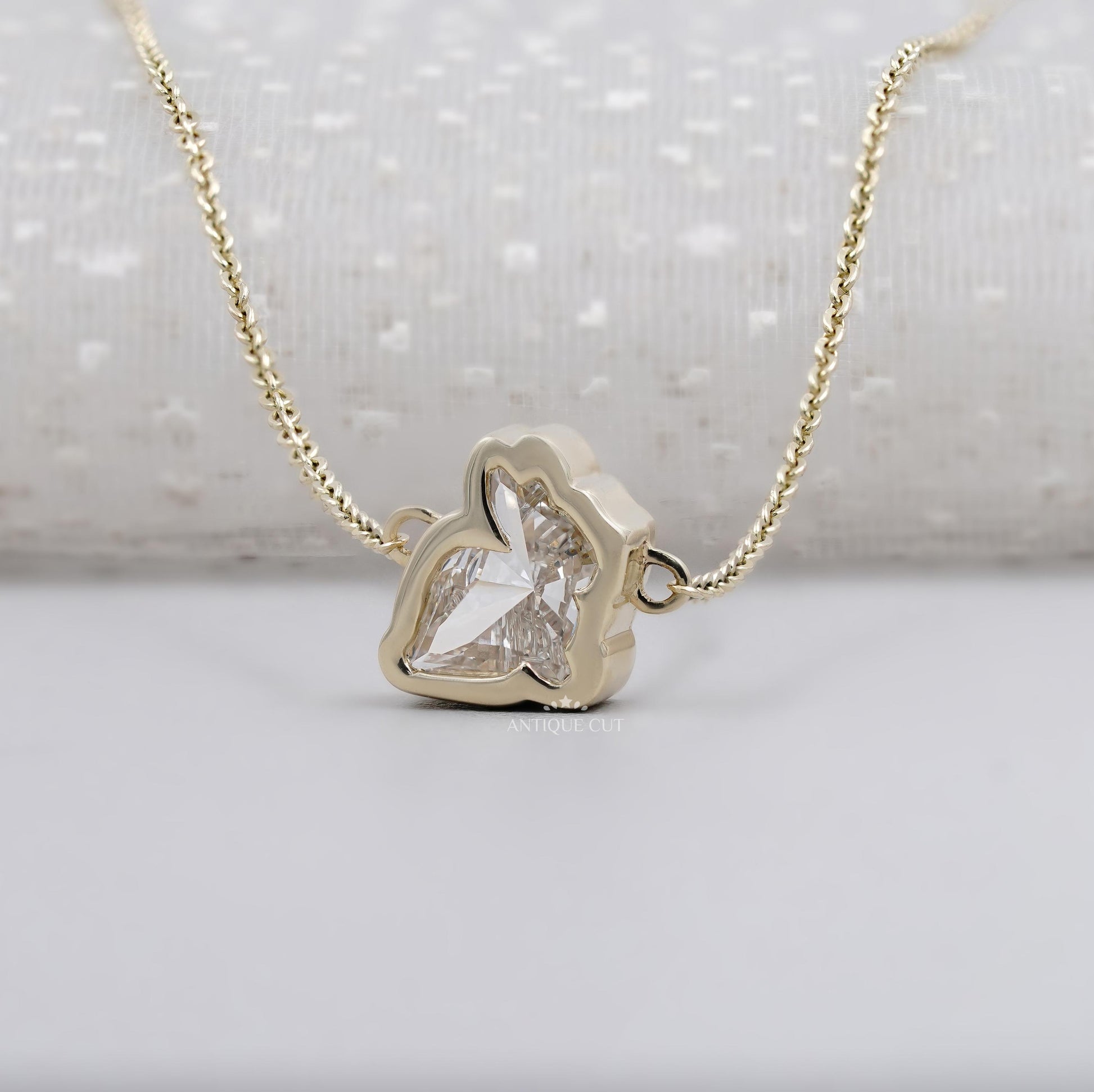 Antiquecut rabbit diamond charm pendant