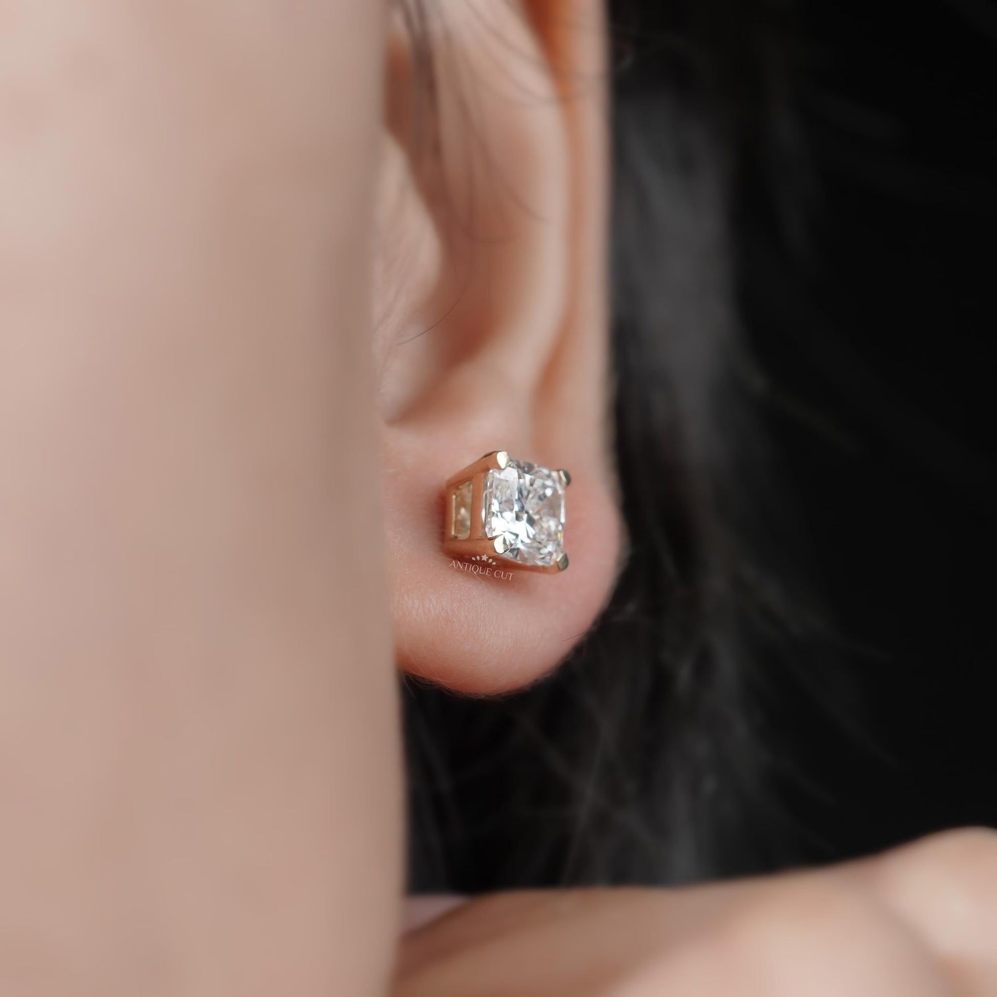 Classic cushion cut earrings in yellow gold