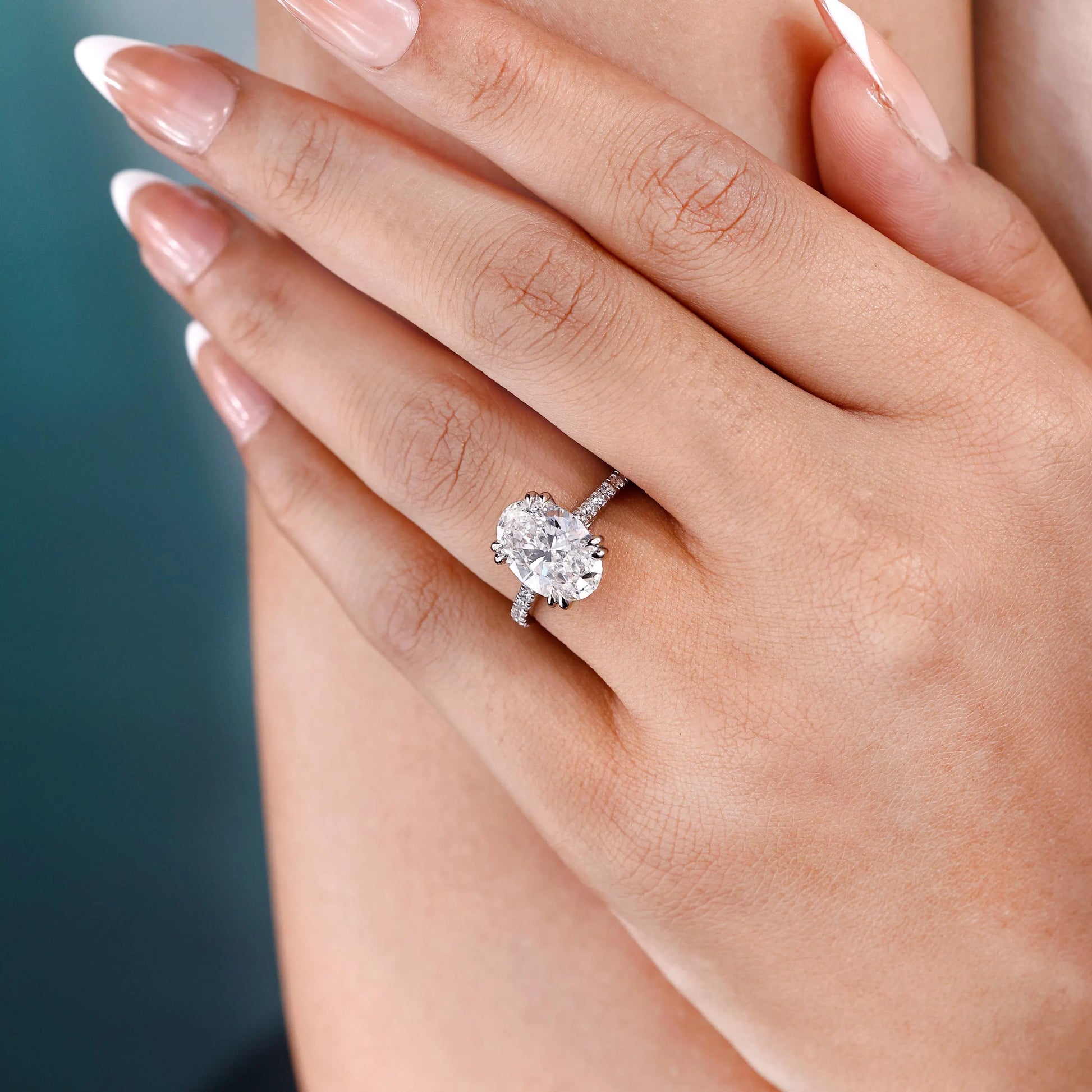 Lab grown 3 carat oval diamond ring for women’s engagement
