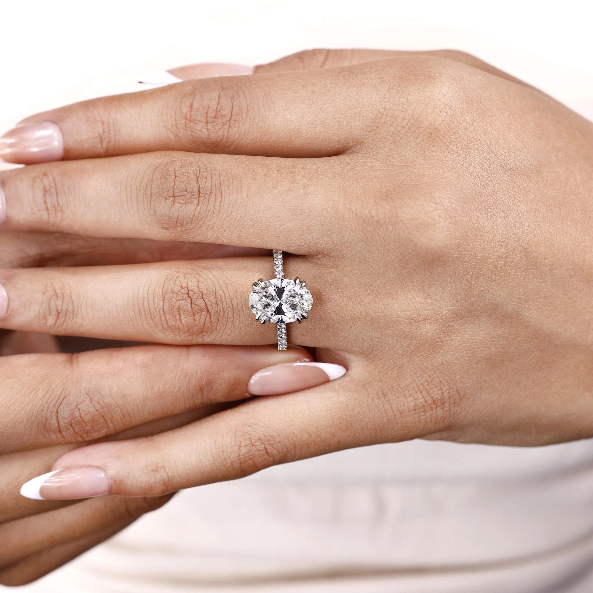 Women’s oval solitaire ring featuring a claw prong setting
