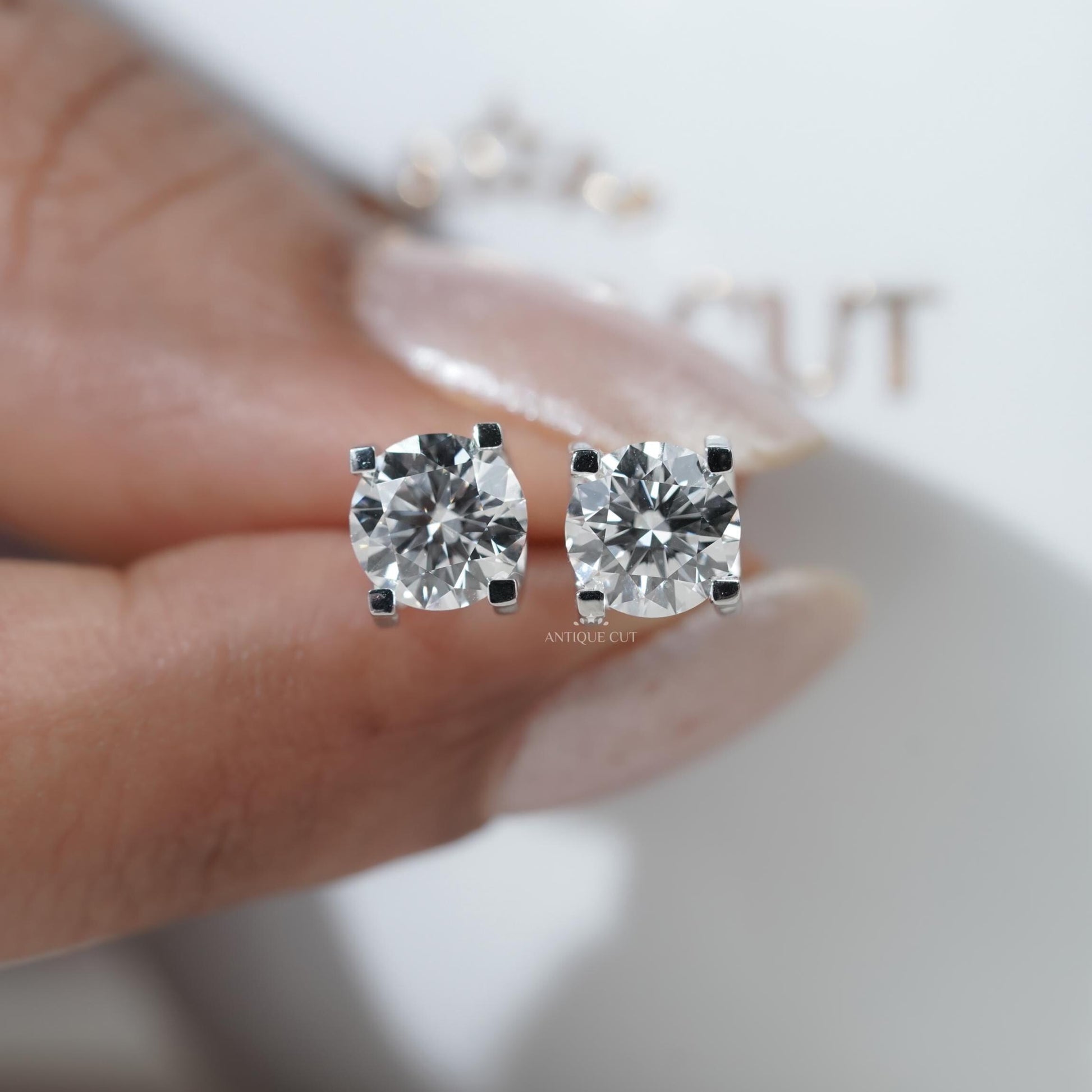 Round Diamond Stud Earring With 4 Prong Setting | white Gold | IGI Certified
