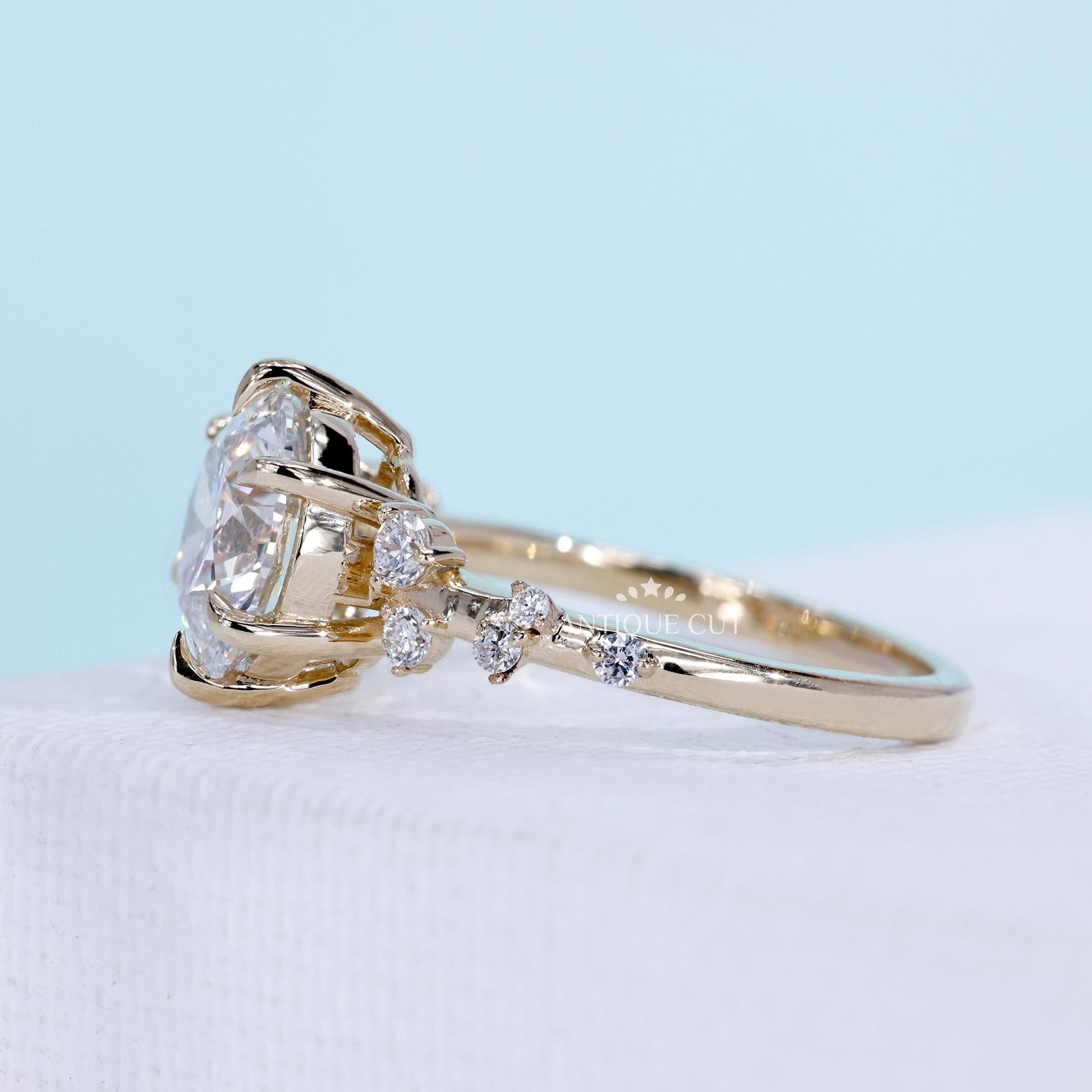 Women’s 6 prong engagement ring with classic diamond setting
