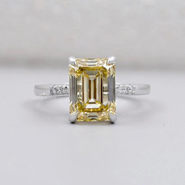 Lab grown round diamond ring