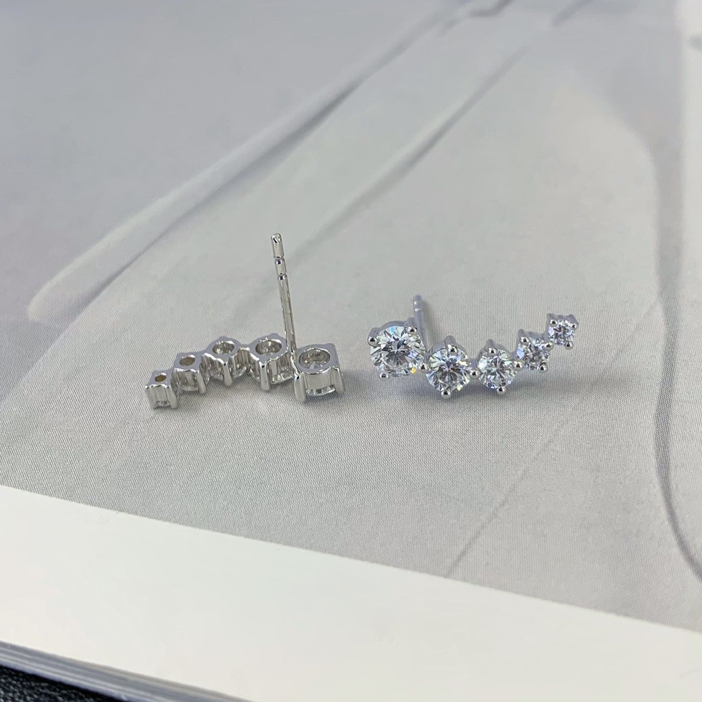 1.20tcw Round Lab Grown Diamond Curve Earring, EF Color, VS Clarity - IGI Certified