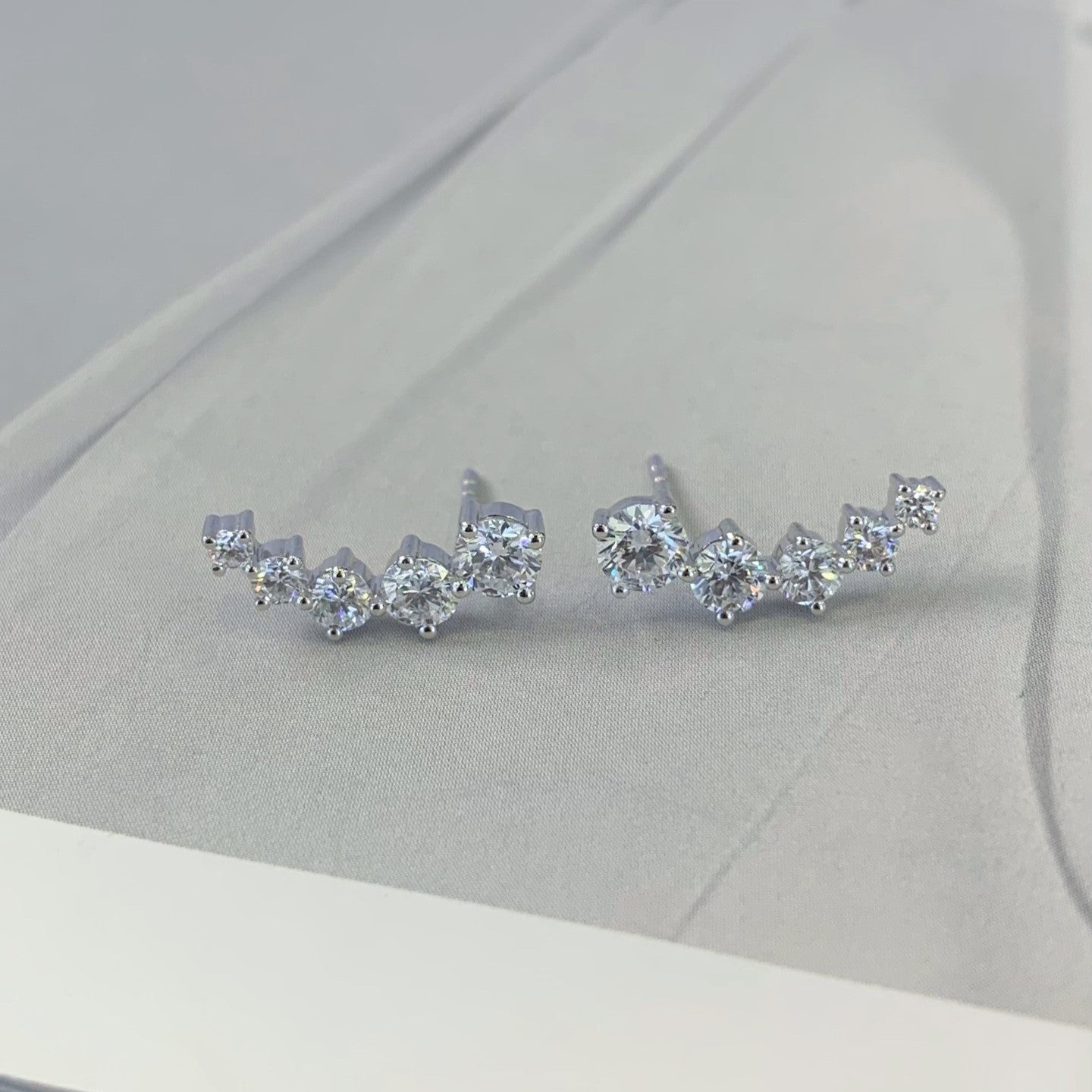 1.20tcw Round Lab Grown Diamond Curve Earring, EF Color, VS Clarity - IGI Certified