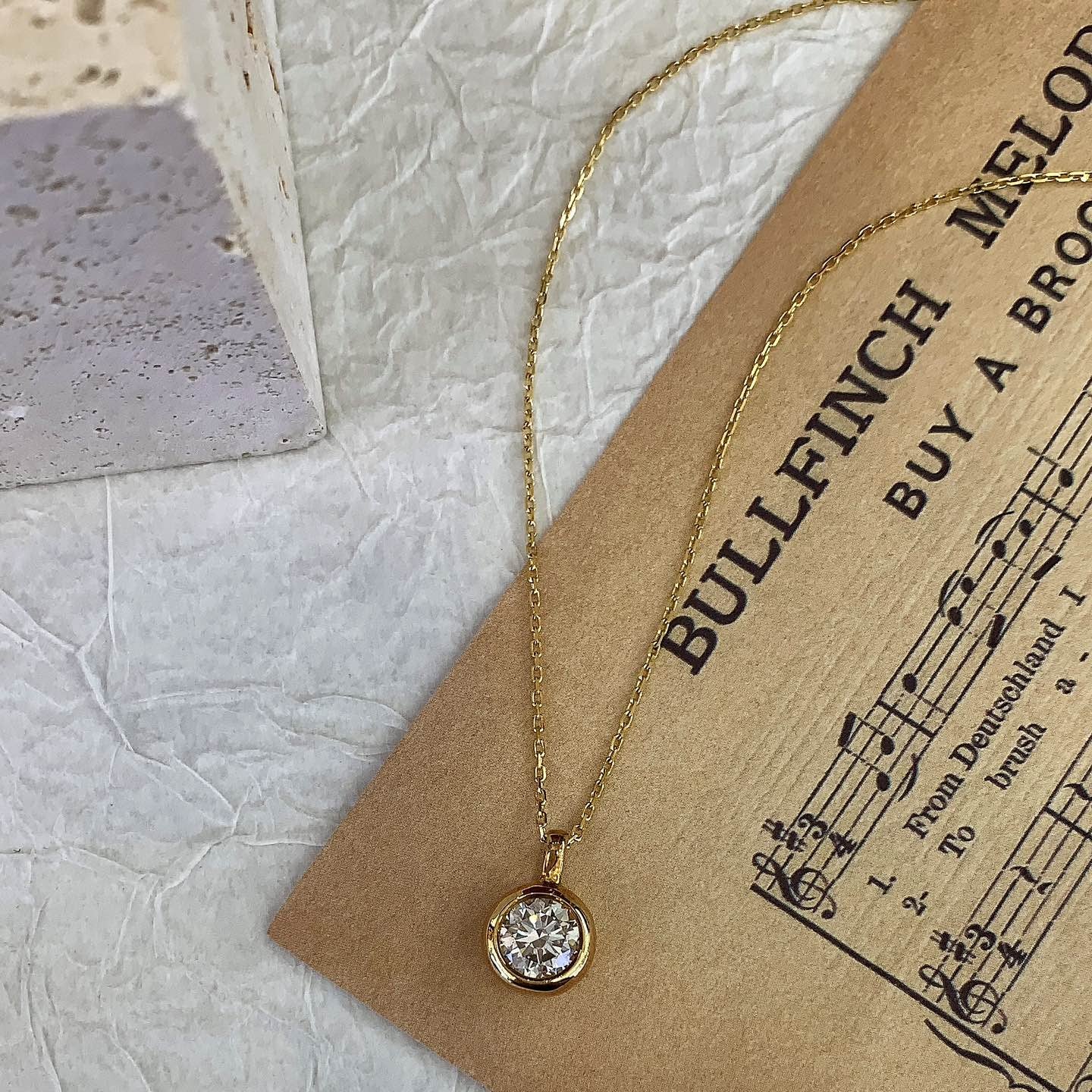 Round 0.80ct Lab Grown Diamond Yellow Gold Bezel Set Necklace, D-E-F Color, VVS-VS Clarity - IGI Certified Necklace