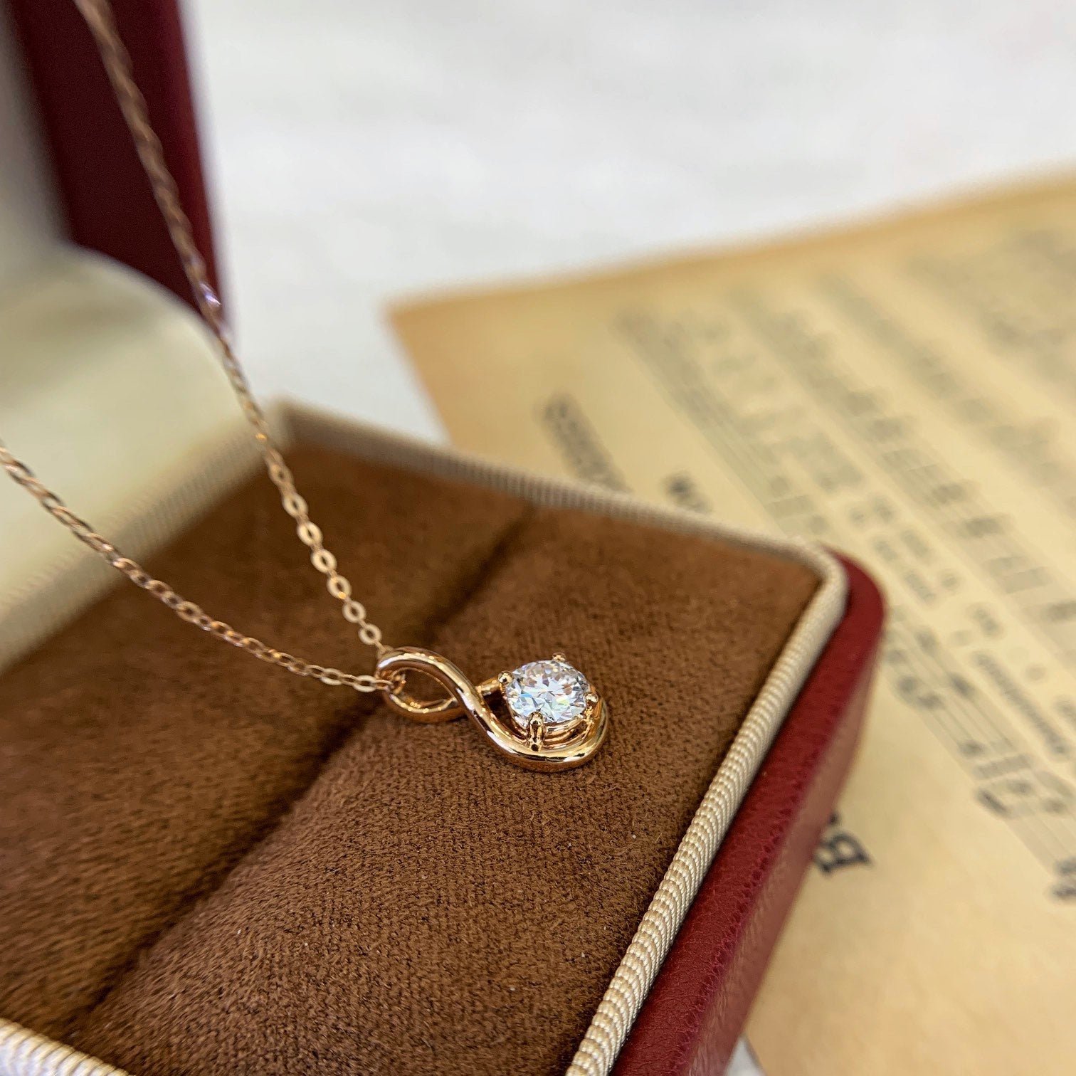 Round 0.50ct Lab Grown Diamond Twist Bale Pendant Necklace, D-E-F Color, VVS-VS Clarity - IGI Certified Necklace