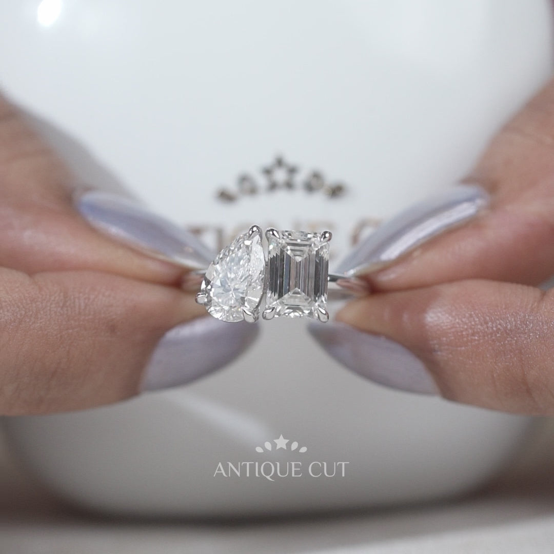 Emerald and pear diamond Toi et Moi ring with IGI certification