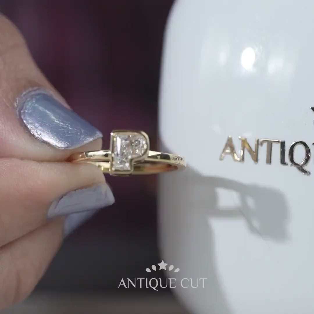 P letter diamond ring in gold
